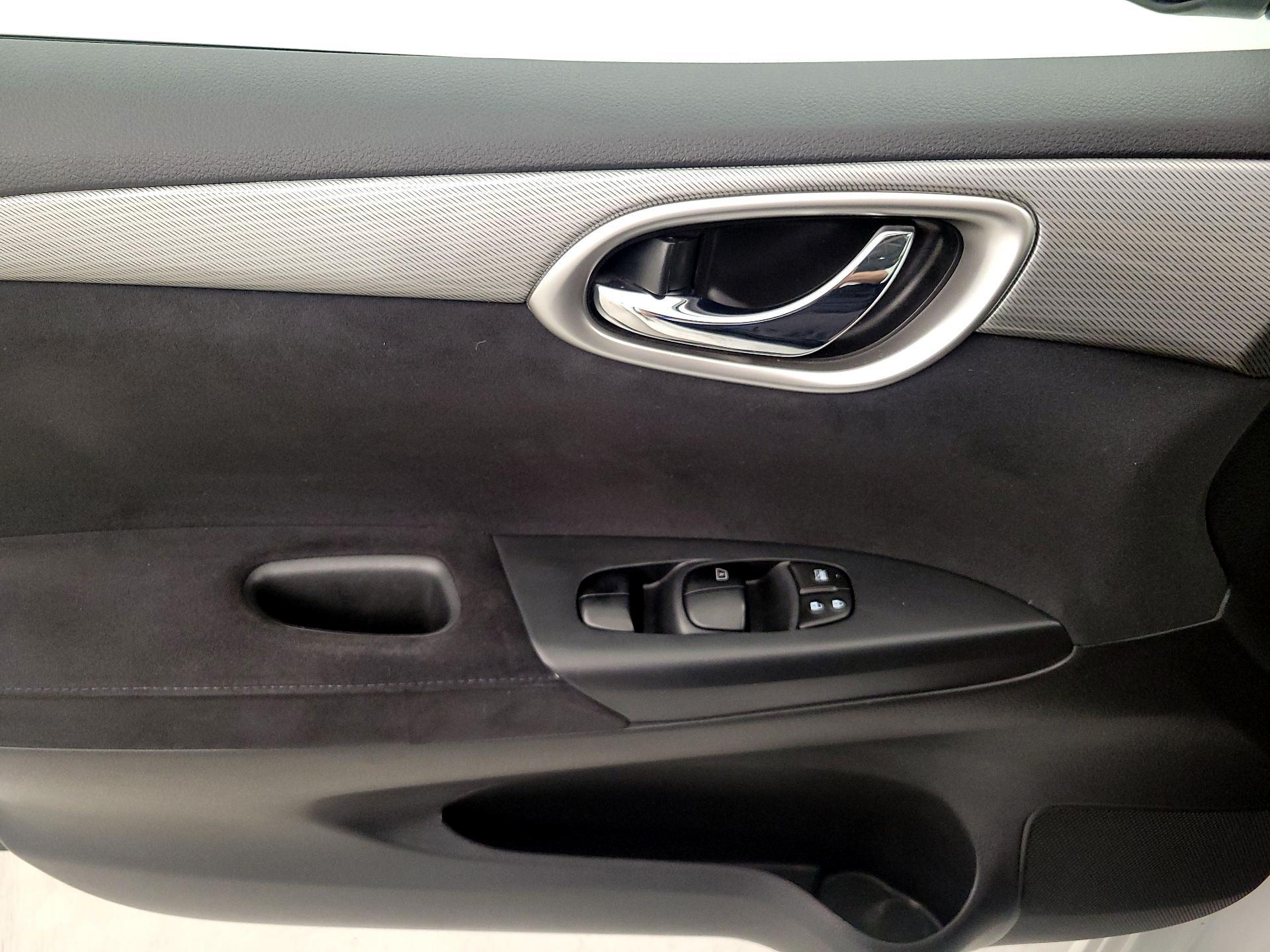Thumbnail: 2015 Nissan Sentra - 12