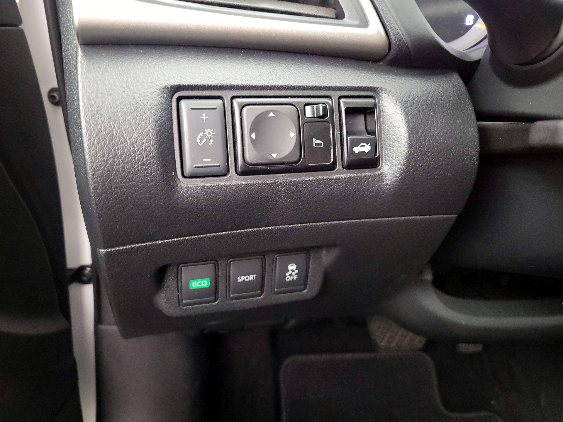 Thumbnail: 2015 Nissan Sentra - 13