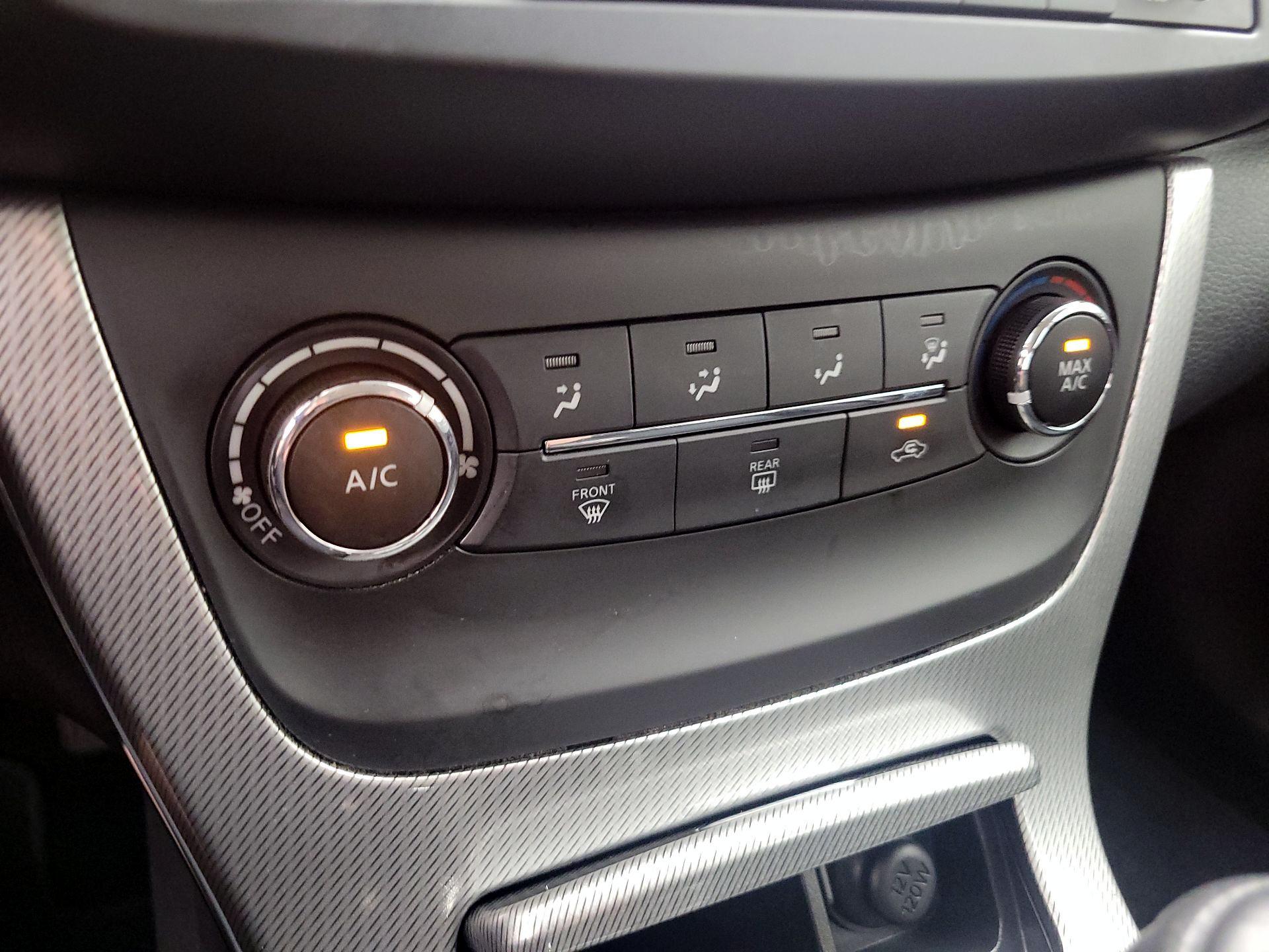 Thumbnail: 2015 Nissan Sentra - 16