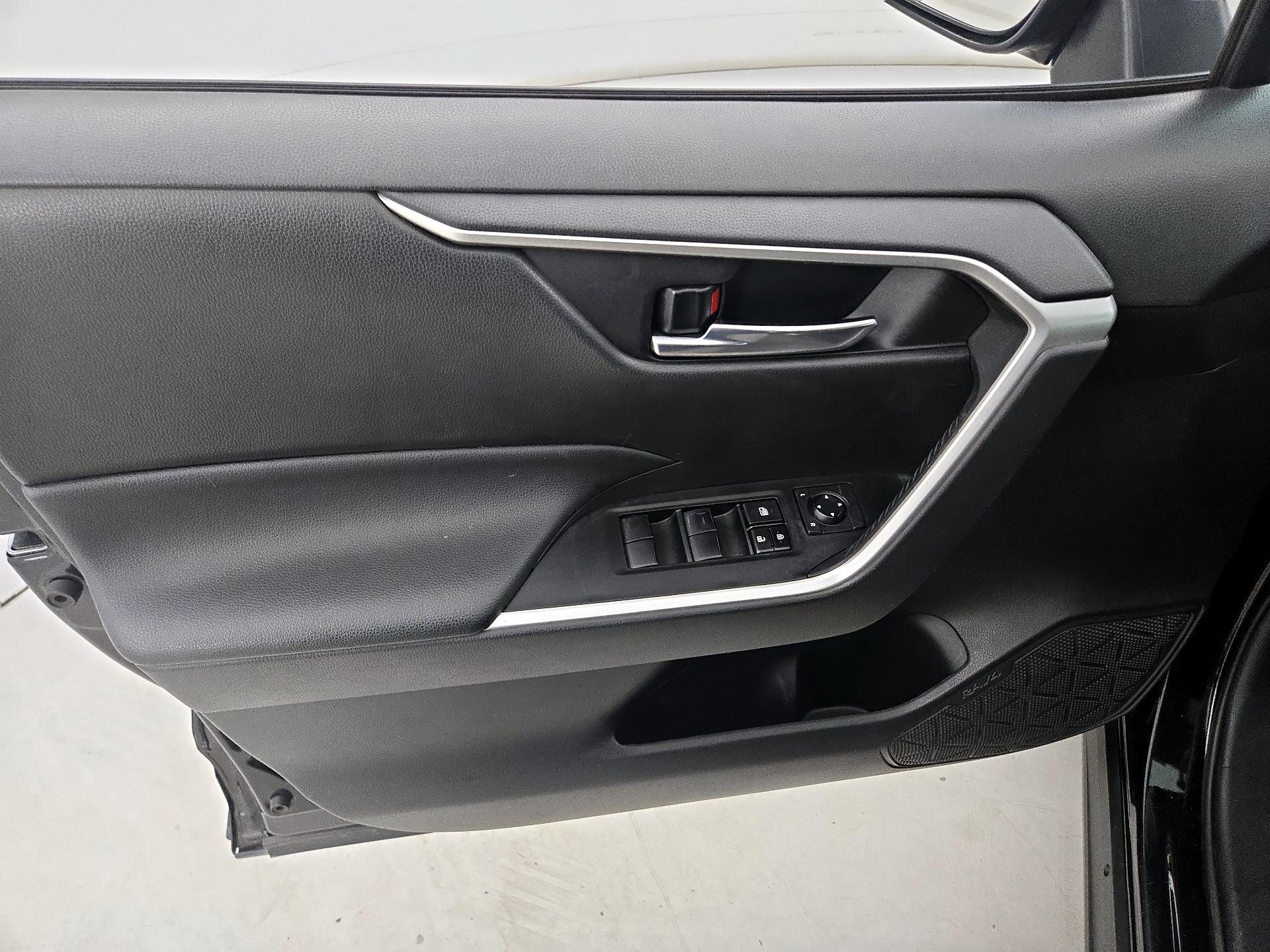 Thumbnail: 2021 Toyota RAV4 - 12