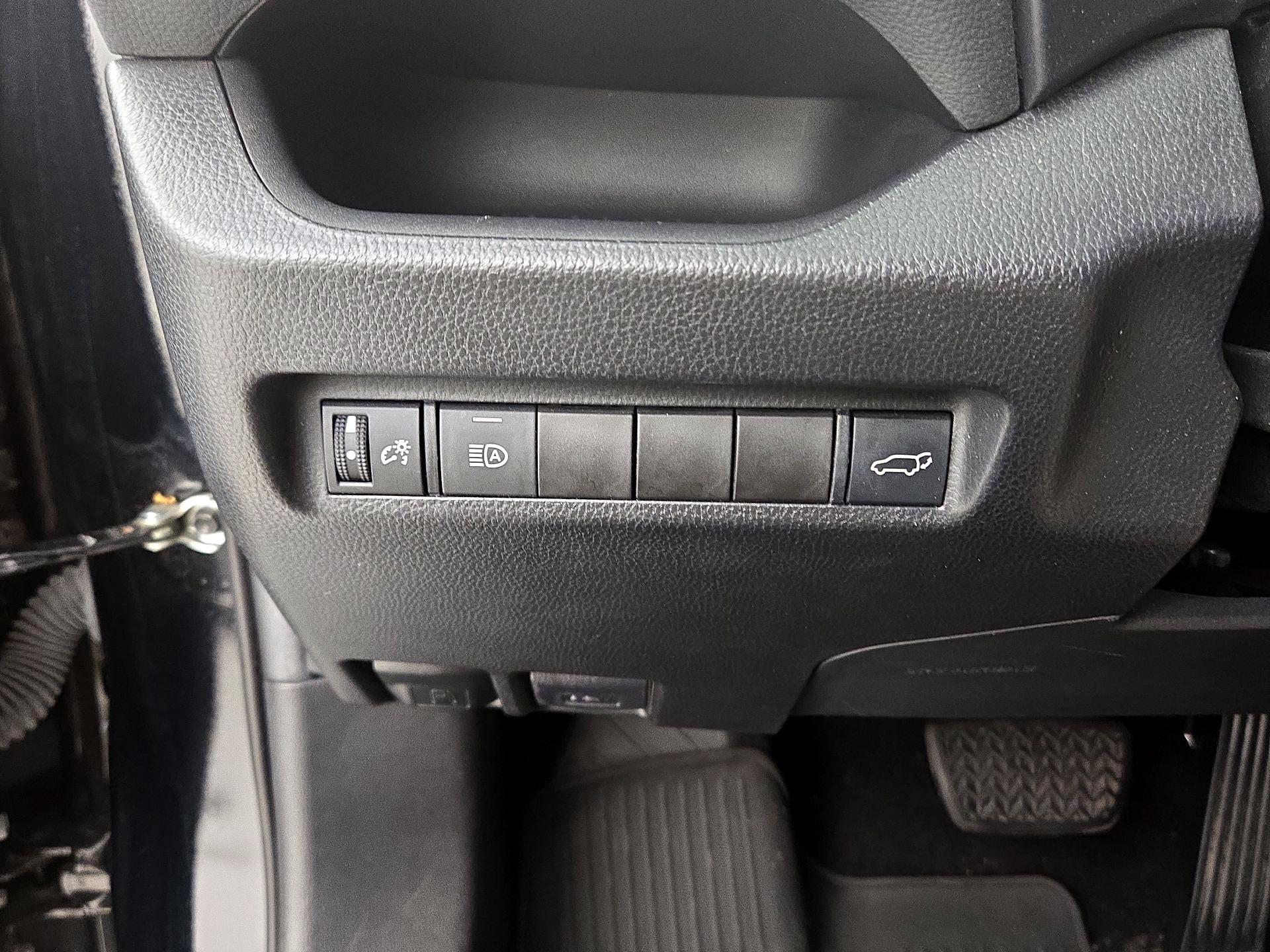 Thumbnail: 2021 Toyota RAV4 - 13