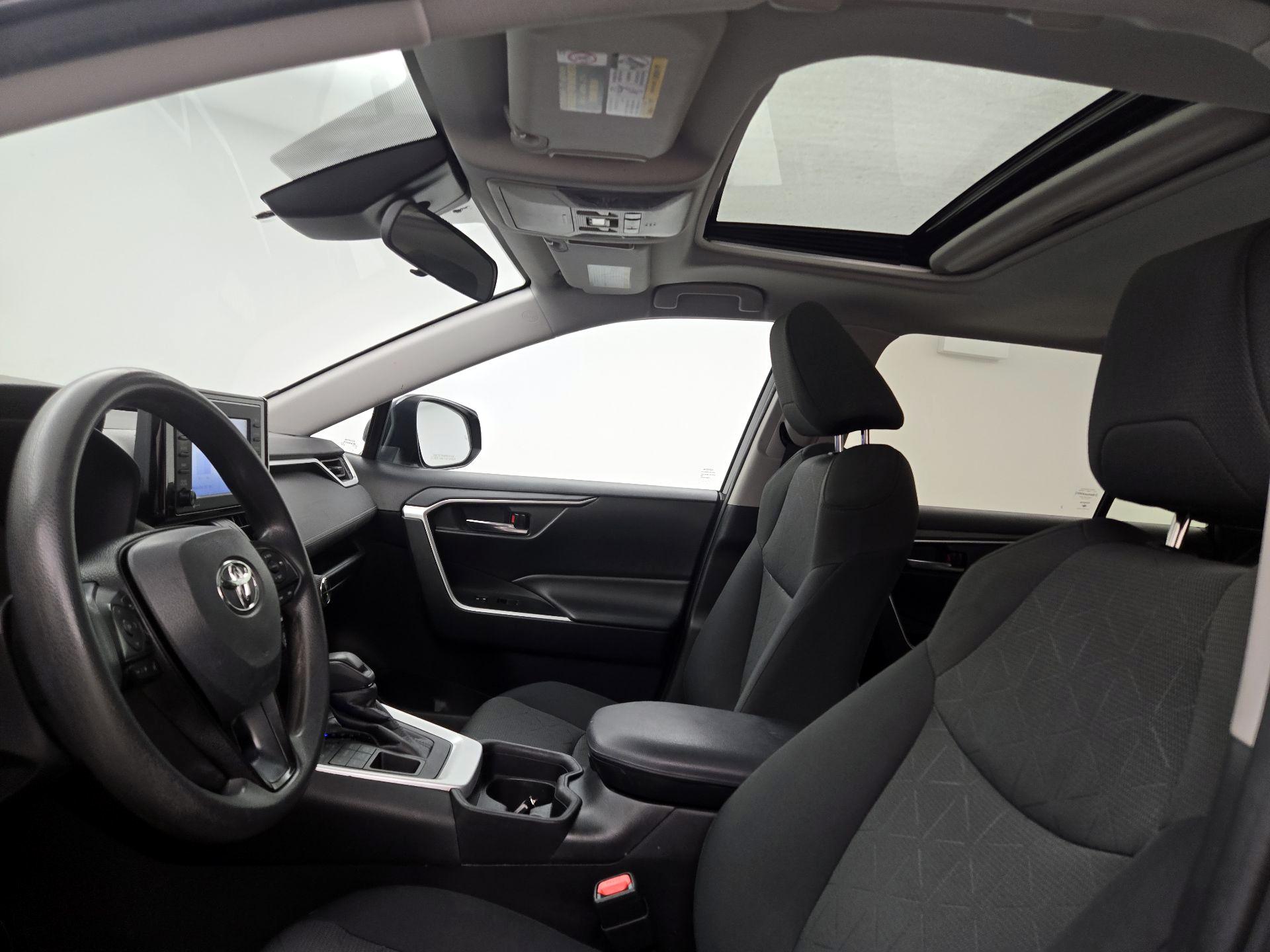 Thumbnail: 2021 Toyota RAV4 - 19