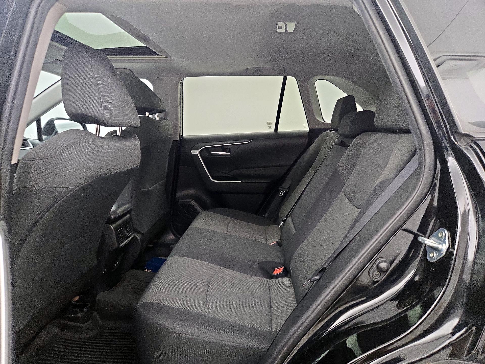 Thumbnail: 2021 Toyota RAV4 - 20