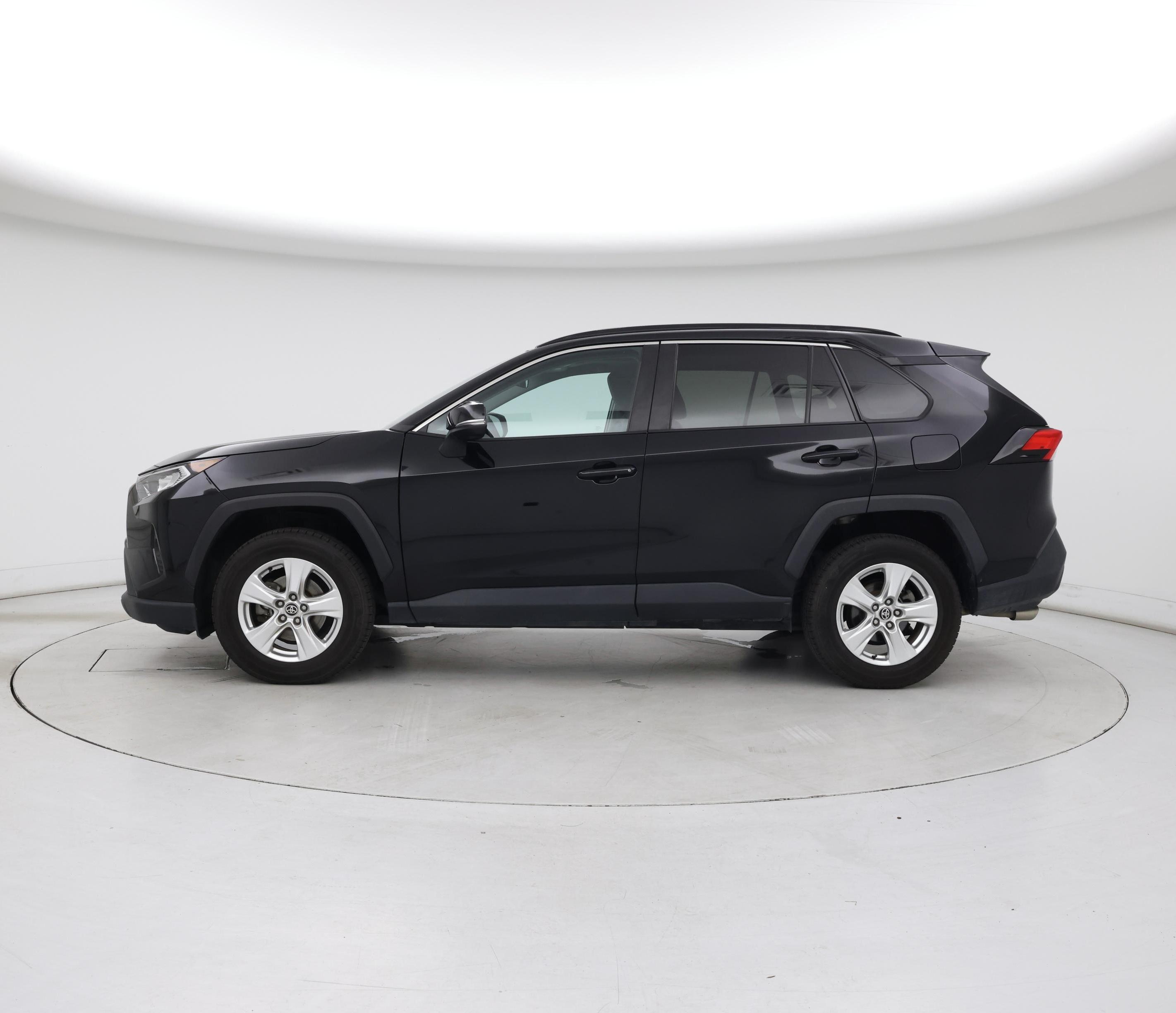 Thumbnail: 2021 Toyota RAV4 - 3