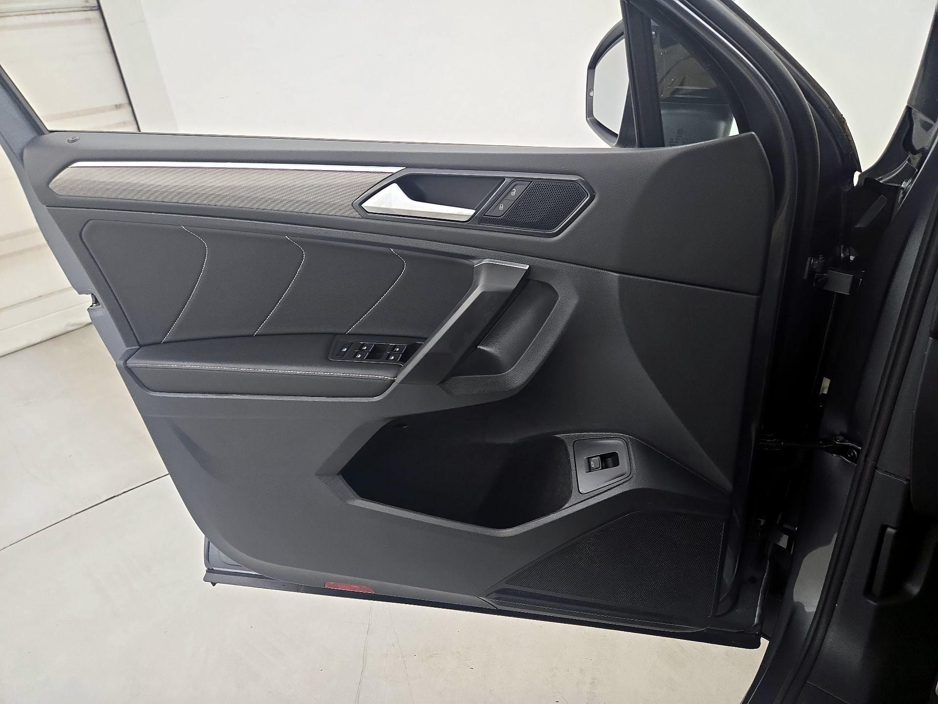 Thumbnail: 2023 Volkswagen Tiguan - 12