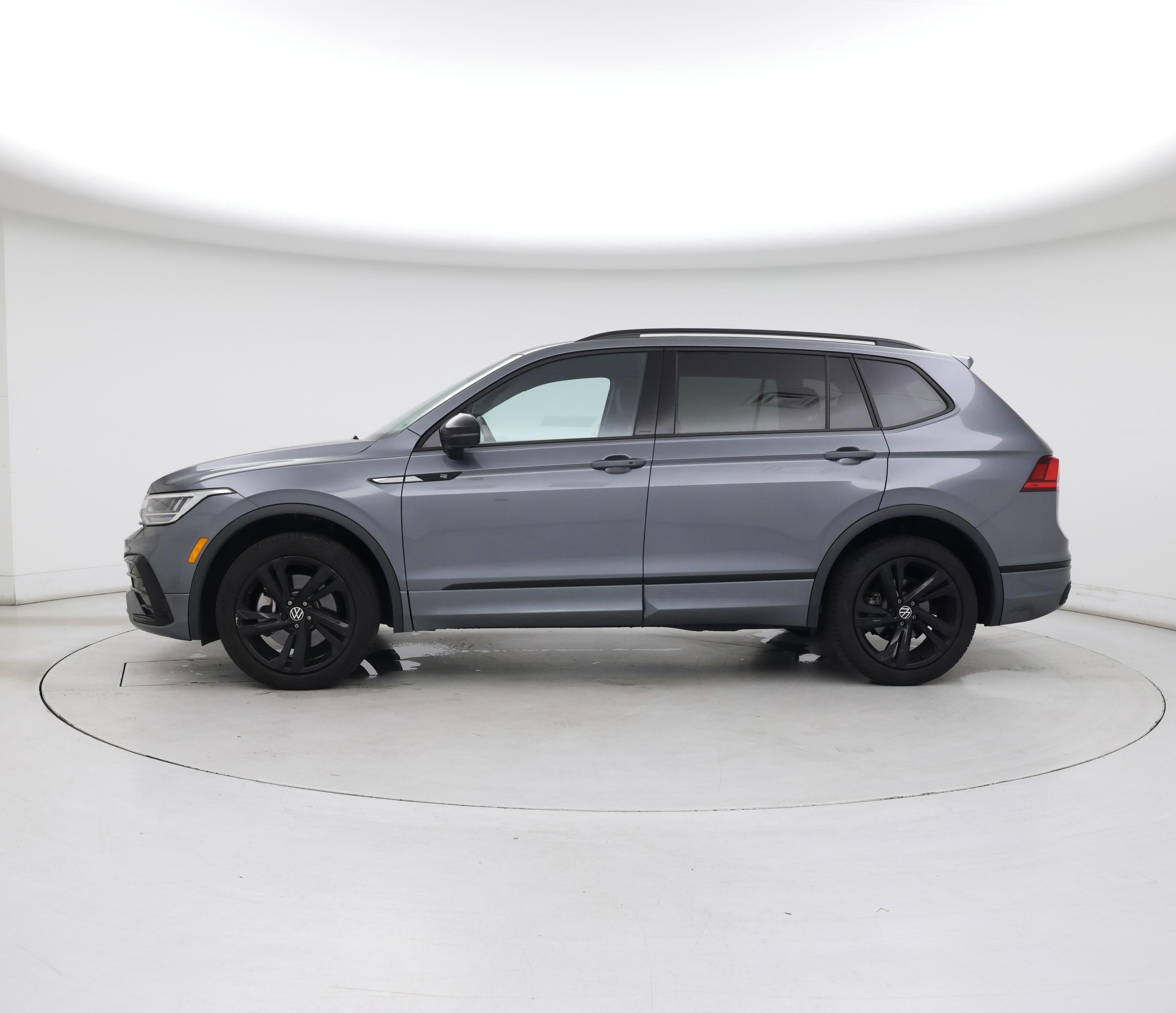 Thumbnail: 2023 Volkswagen Tiguan - 3
