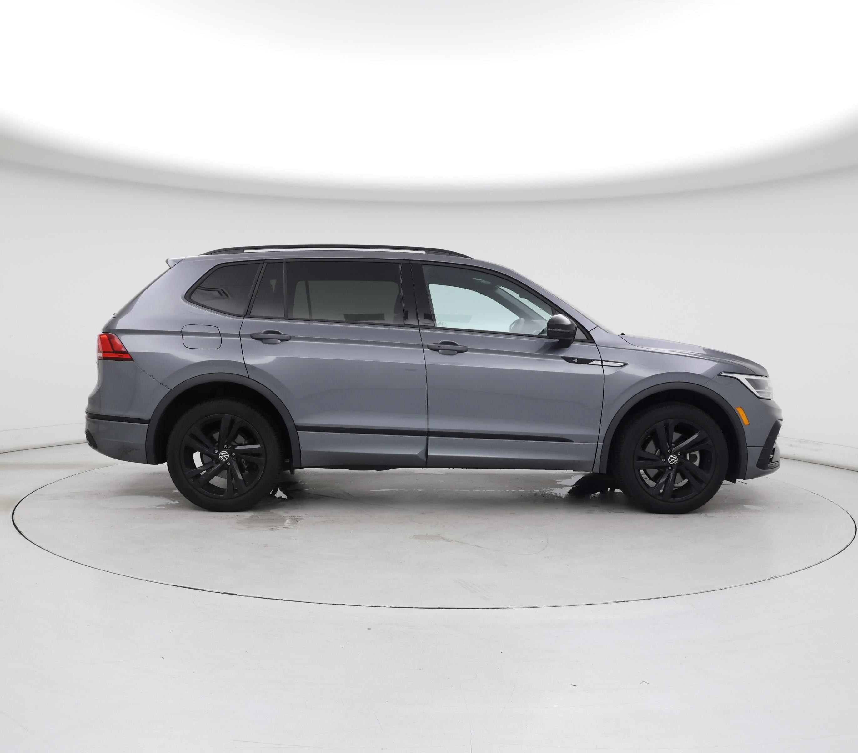 Thumbnail: 2023 Volkswagen Tiguan - 7