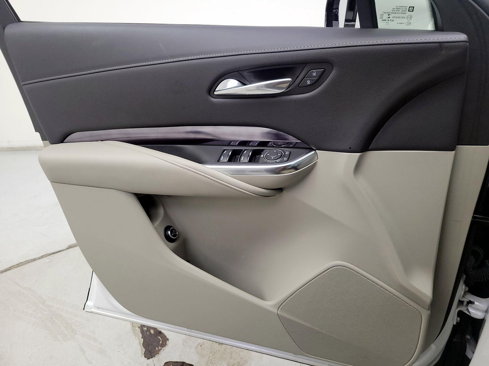 Thumbnail: 2022 Cadillac XT4 - 12
