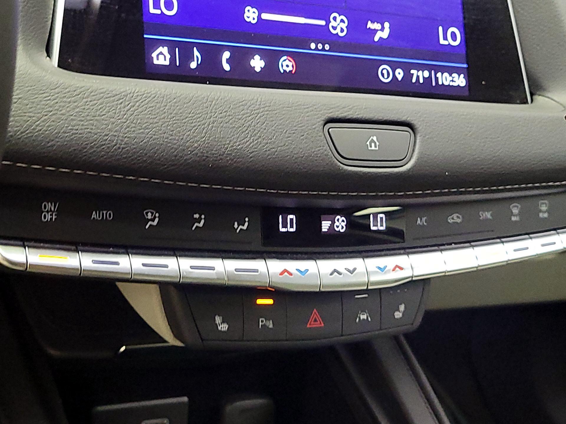 Thumbnail: 2022 Cadillac XT4 - 16