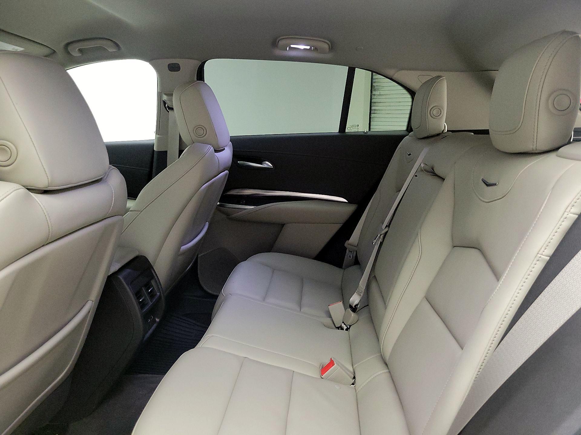 Thumbnail: 2022 Cadillac XT4 - 19