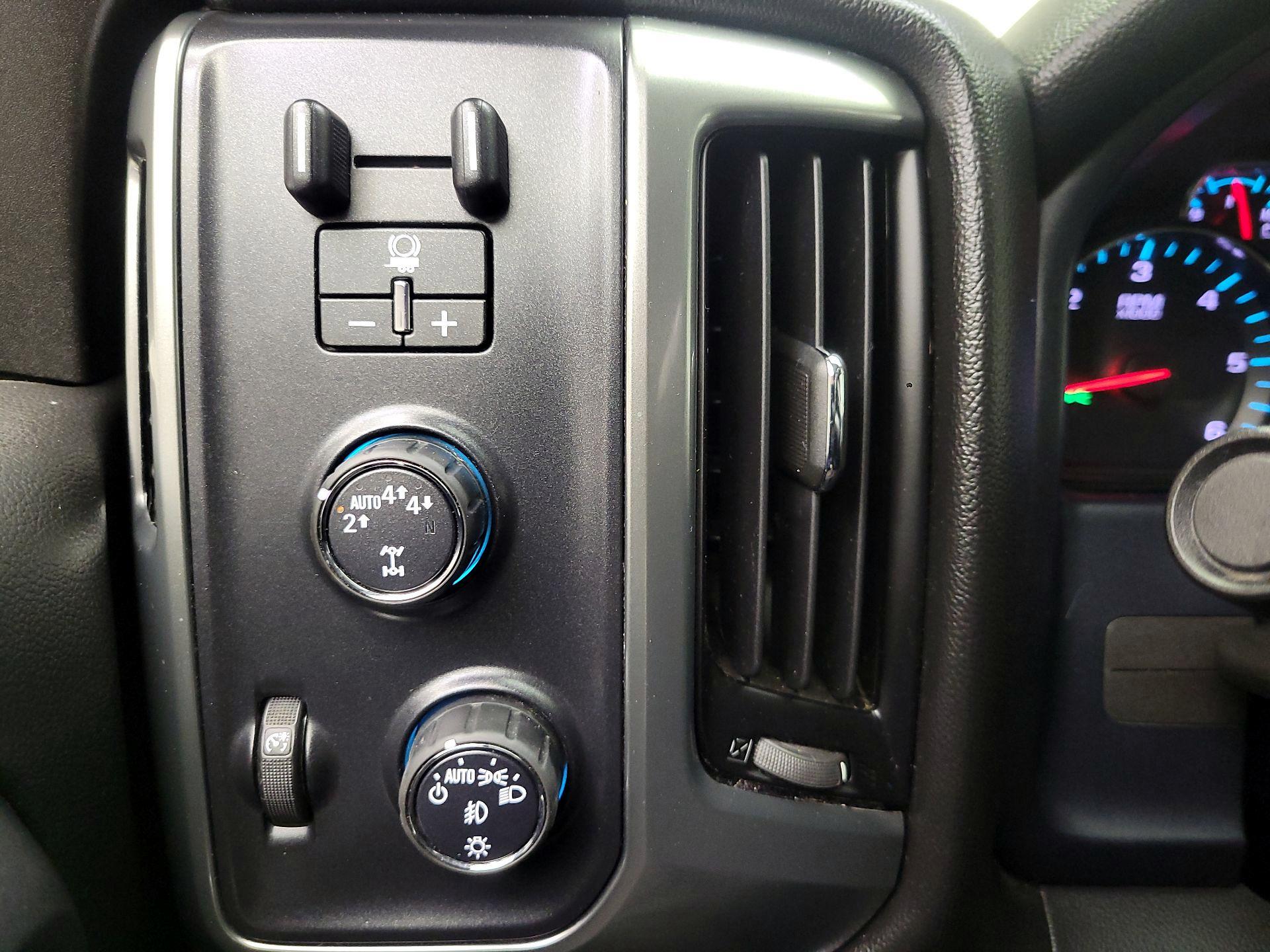Thumbnail: 2017 Chevrolet Silverado 1500 - 13