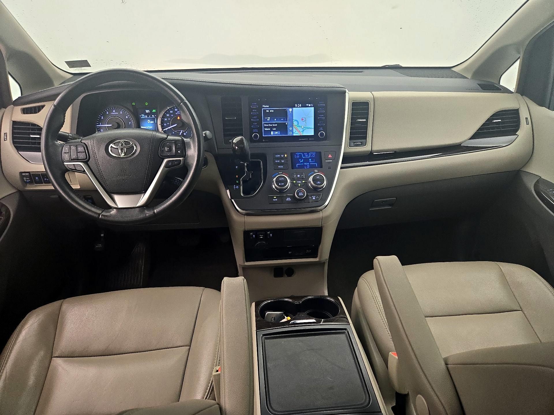 Thumbnail: 2018 Toyota Sienna - 9