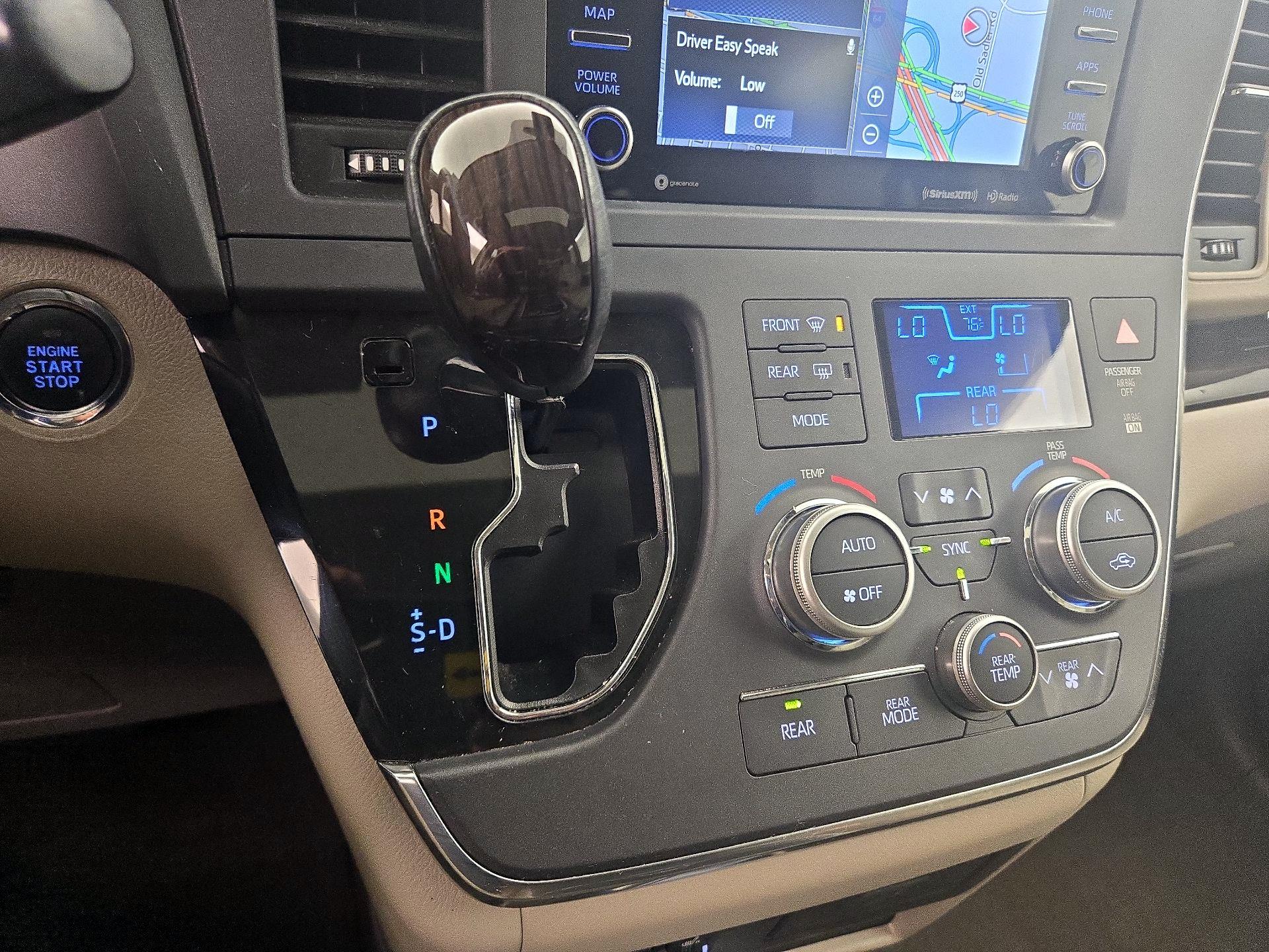 Thumbnail: 2018 Toyota Sienna - 18