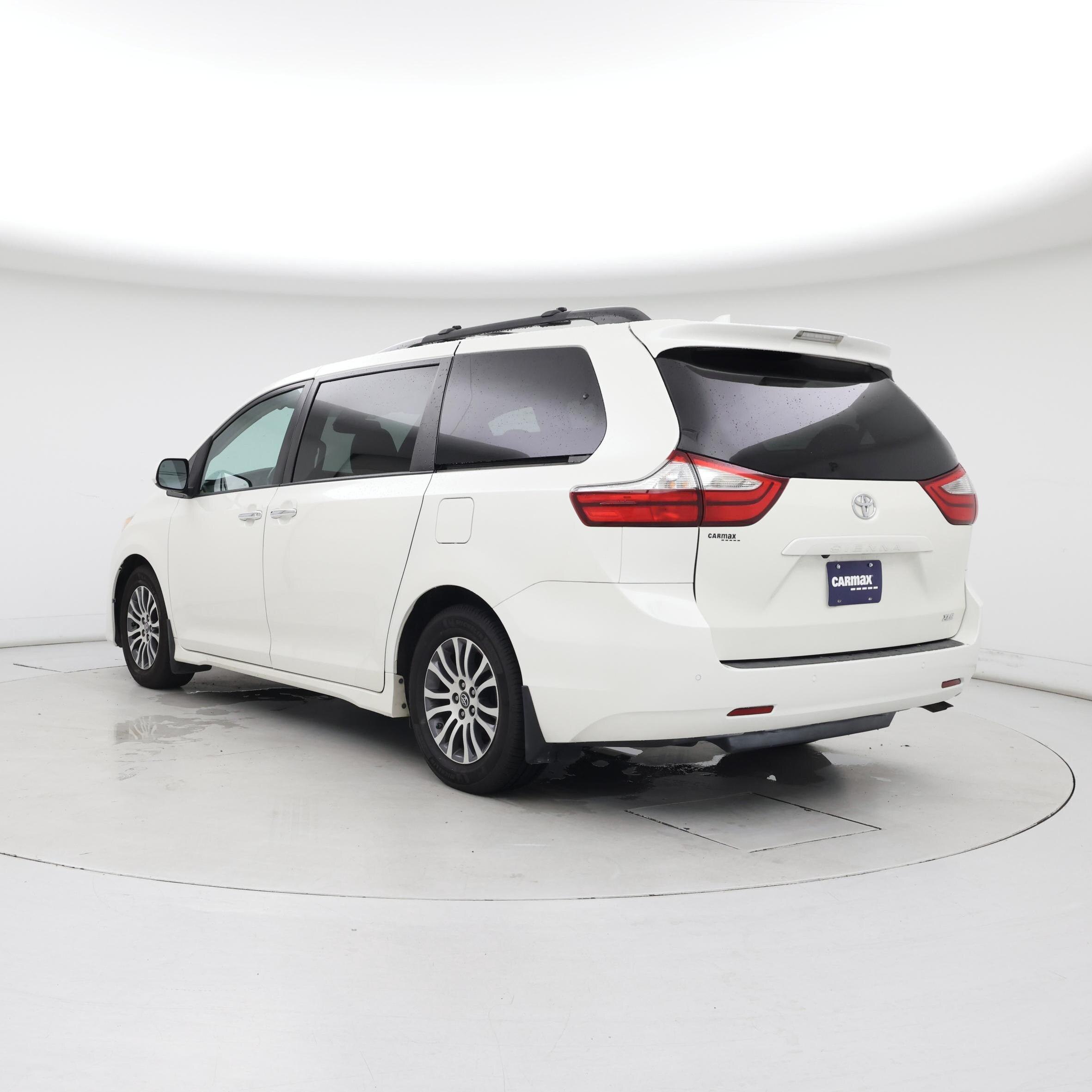 Thumbnail: 2018 Toyota Sienna - 2