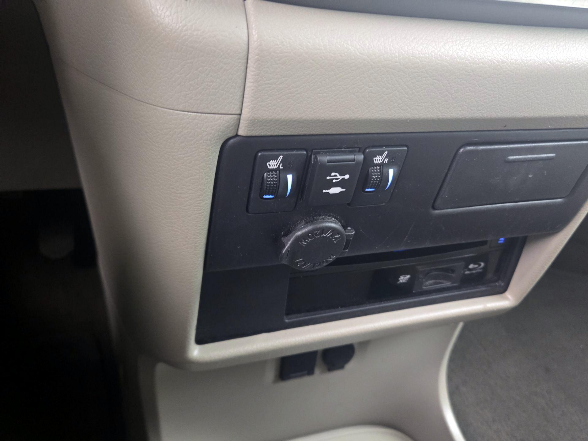 Thumbnail: 2018 Toyota Sienna - 19