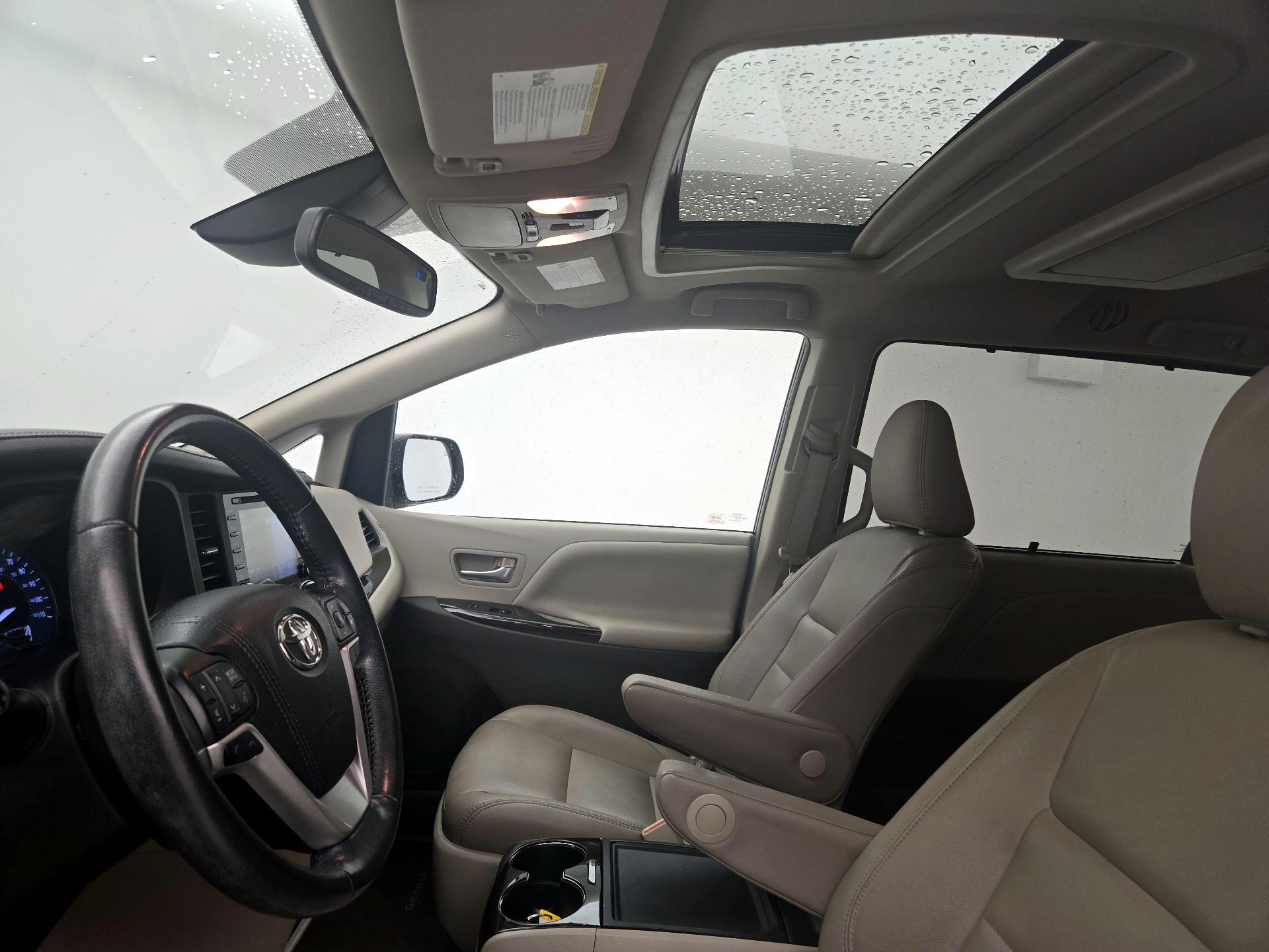 Thumbnail: 2018 Toyota Sienna - 20