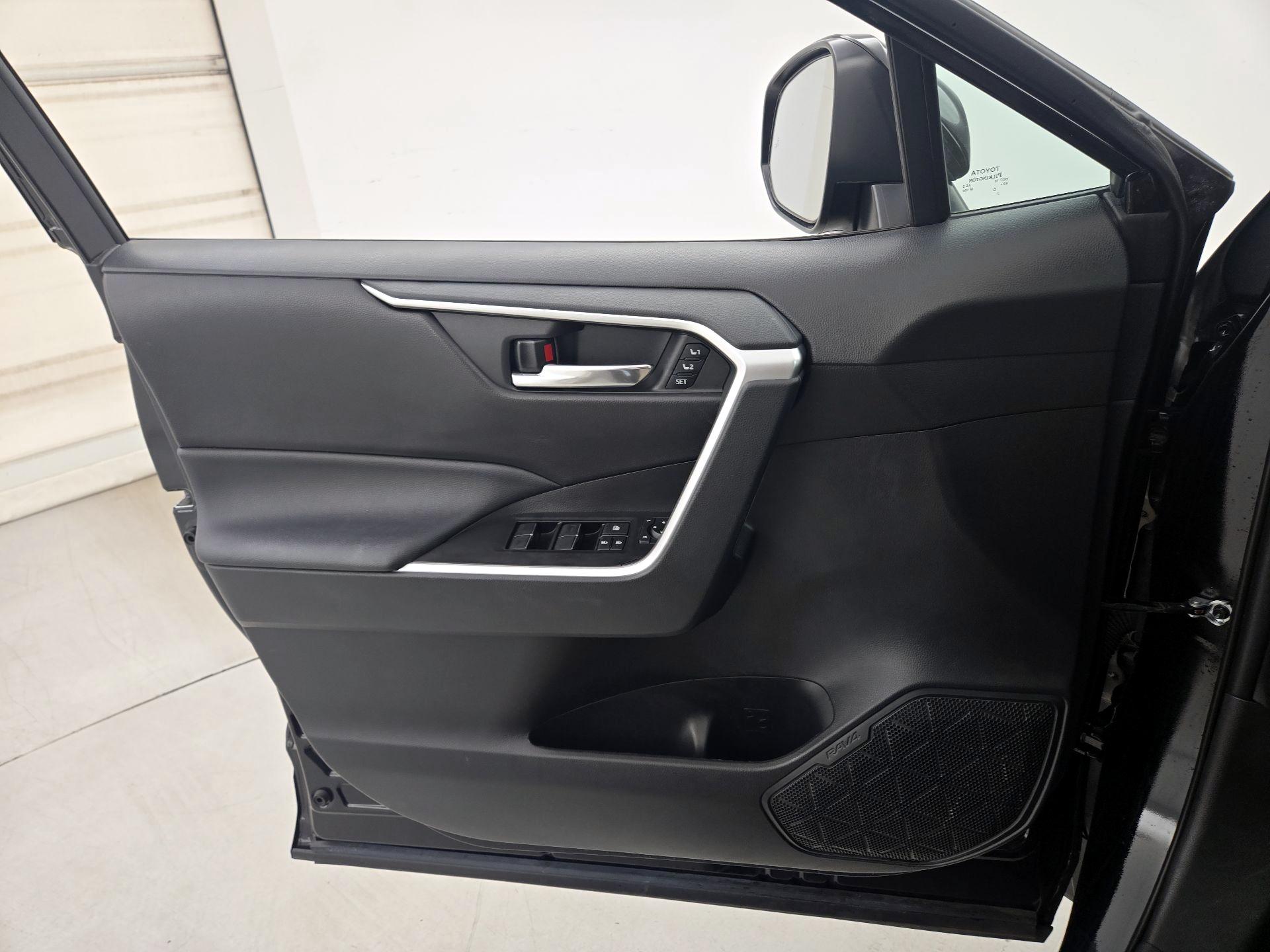 Thumbnail: 2021 Toyota RAV4 - 12