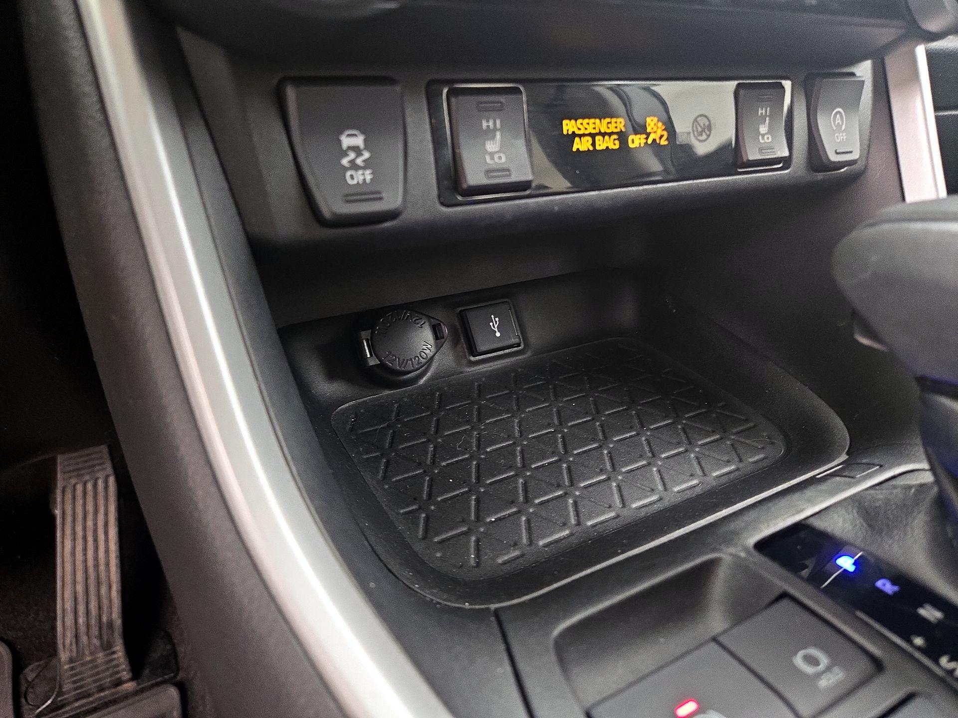 Thumbnail: 2021 Toyota RAV4 - 18