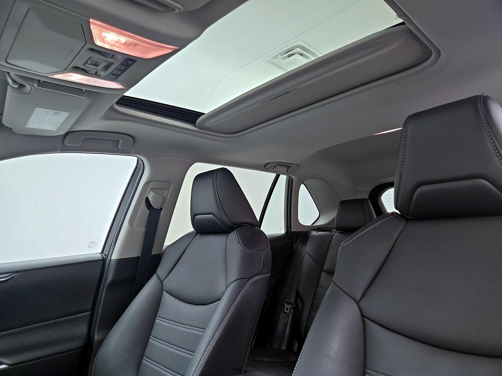 Thumbnail: 2021 Toyota RAV4 - 19
