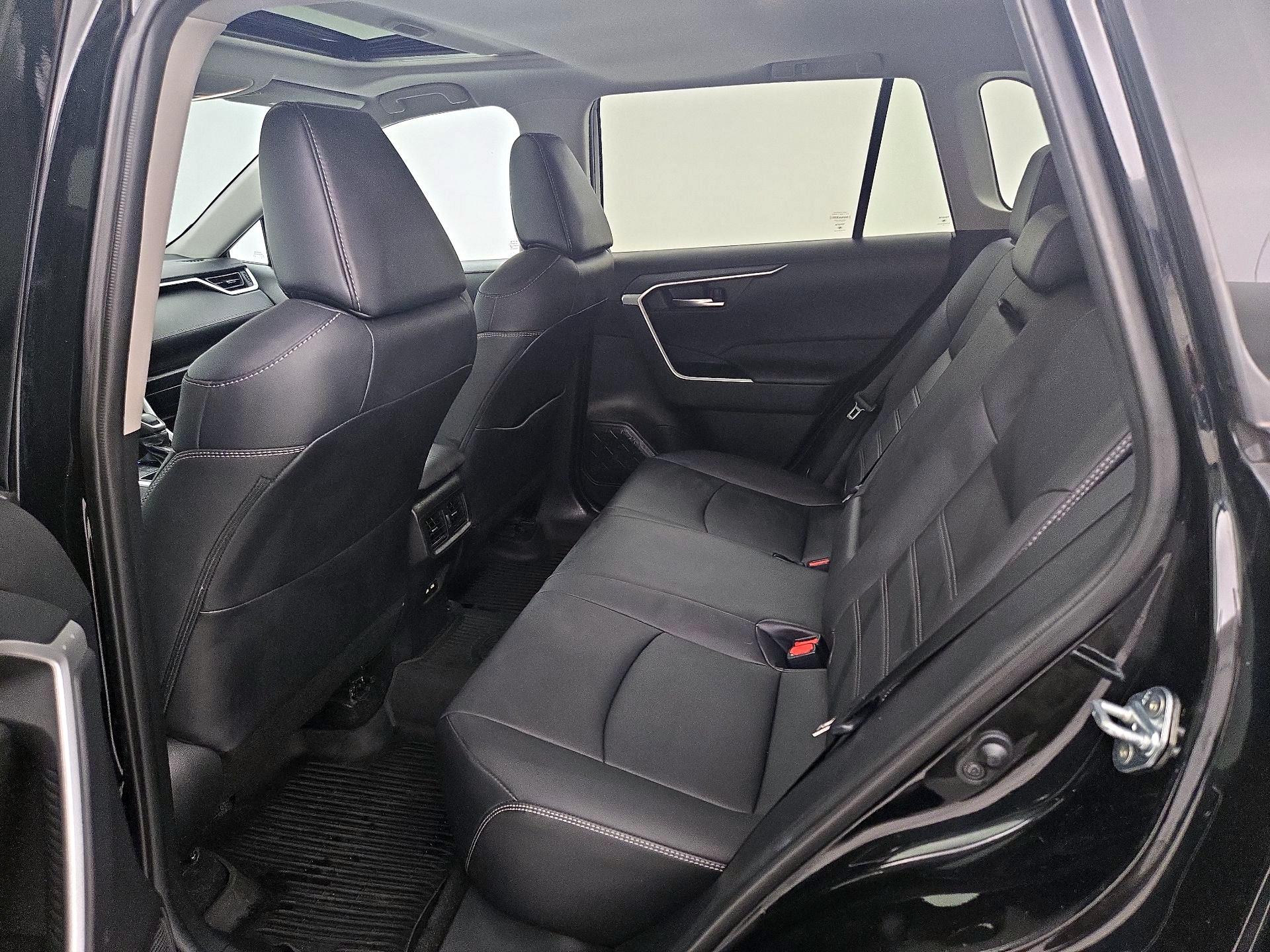 Thumbnail: 2021 Toyota RAV4 - 20