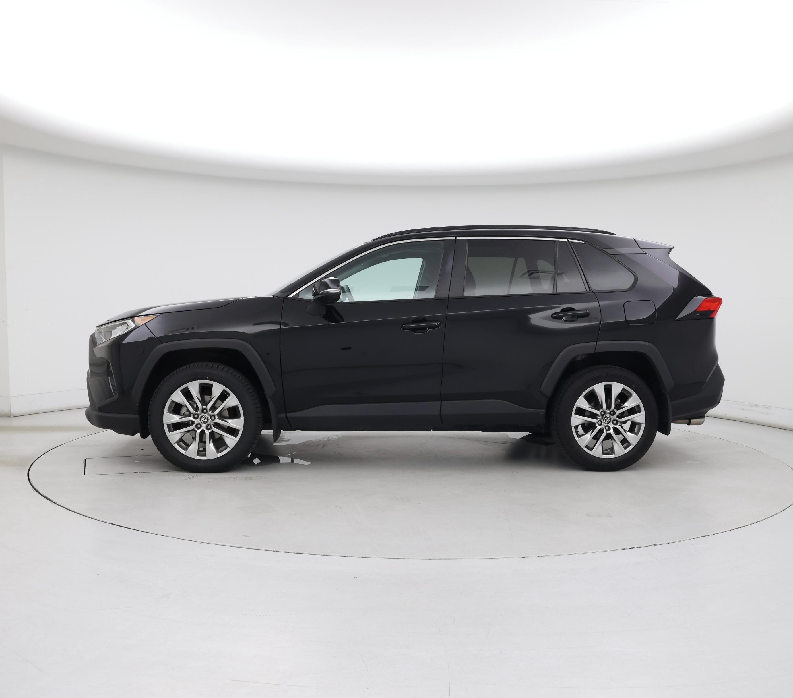 Thumbnail: 2021 Toyota RAV4 - 3