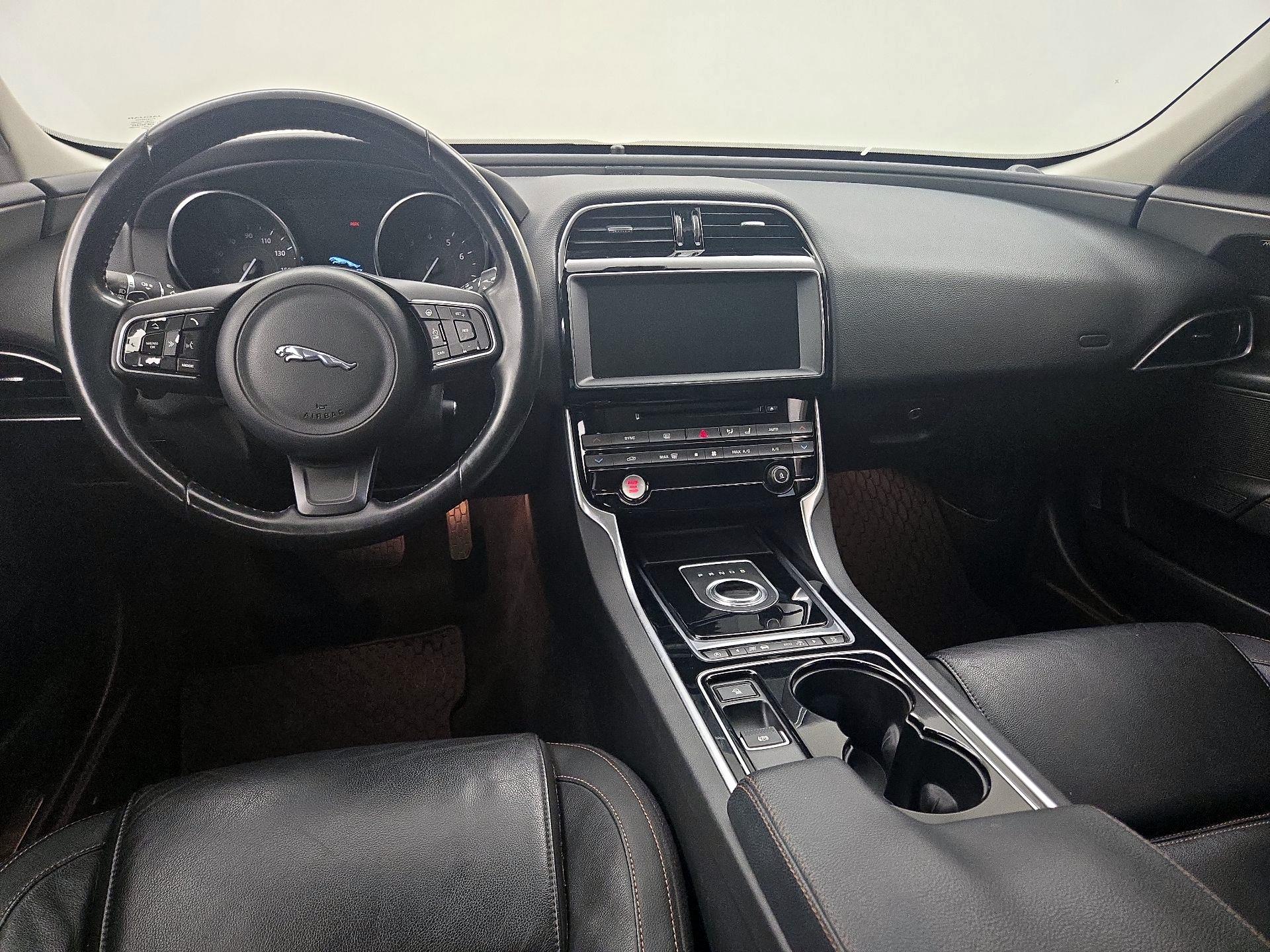 Thumbnail: 2017 Jaguar XE - 9