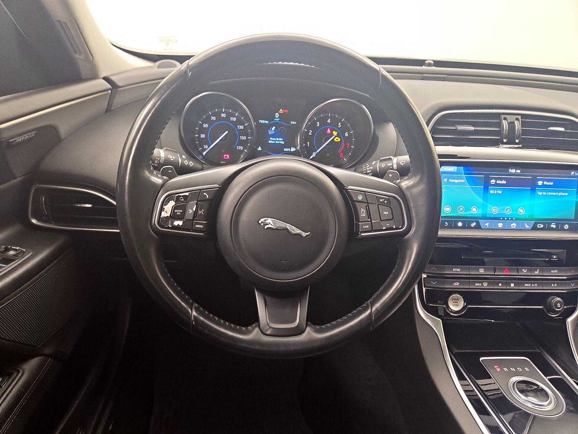Thumbnail: 2017 Jaguar XE - 10