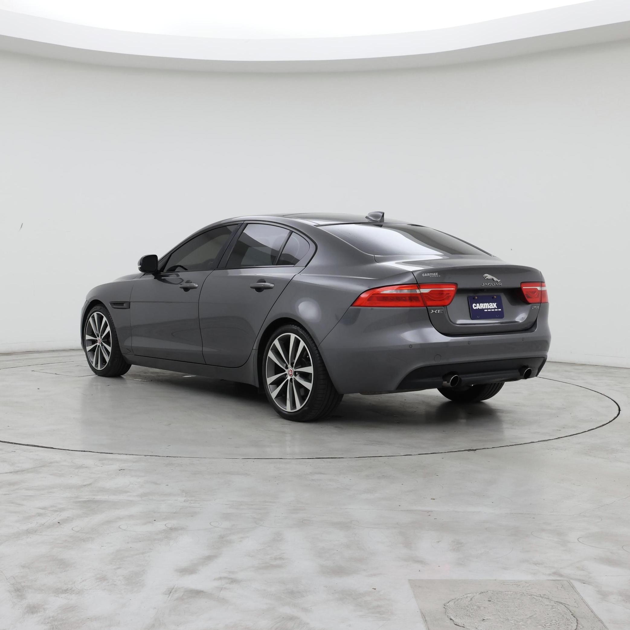 Thumbnail: 2017 Jaguar XE - 2
