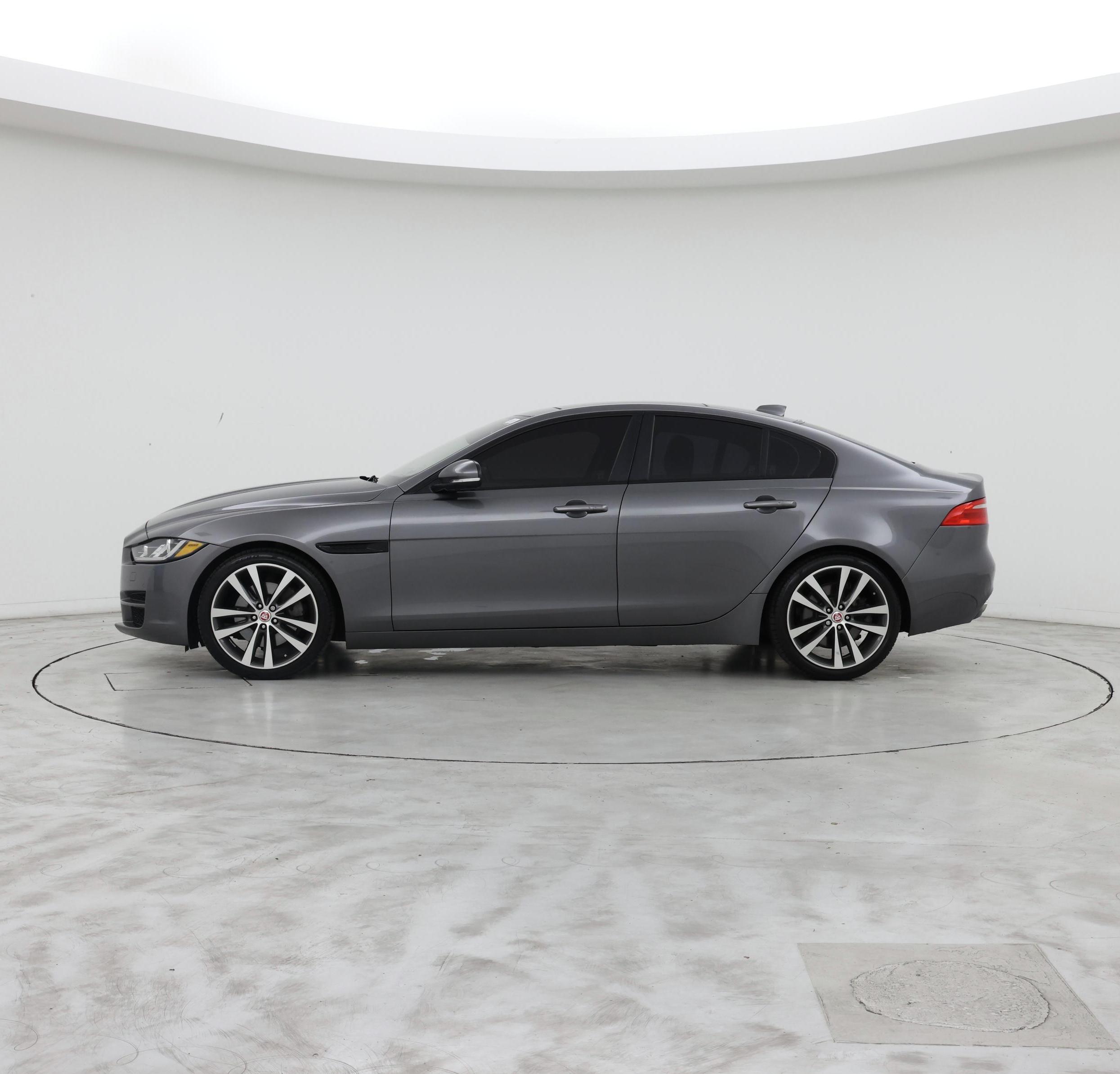 Thumbnail: 2017 Jaguar XE - 3