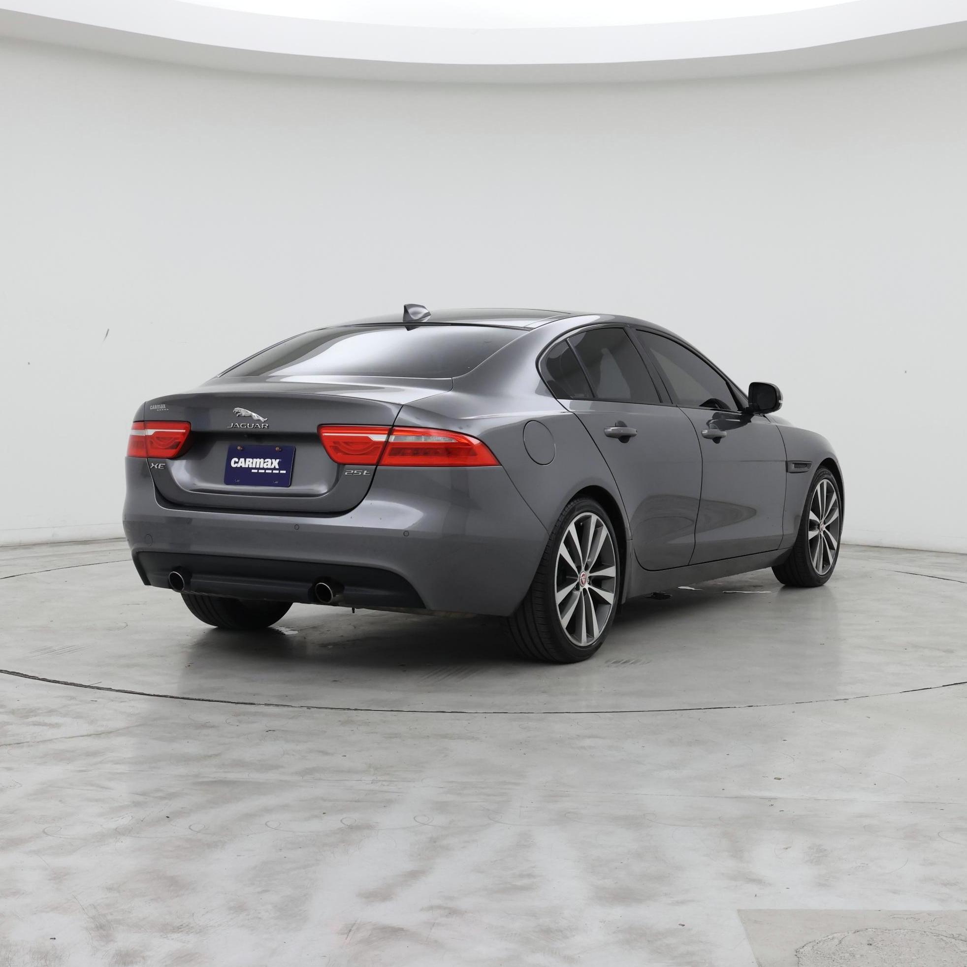 Thumbnail: 2017 Jaguar XE - 8