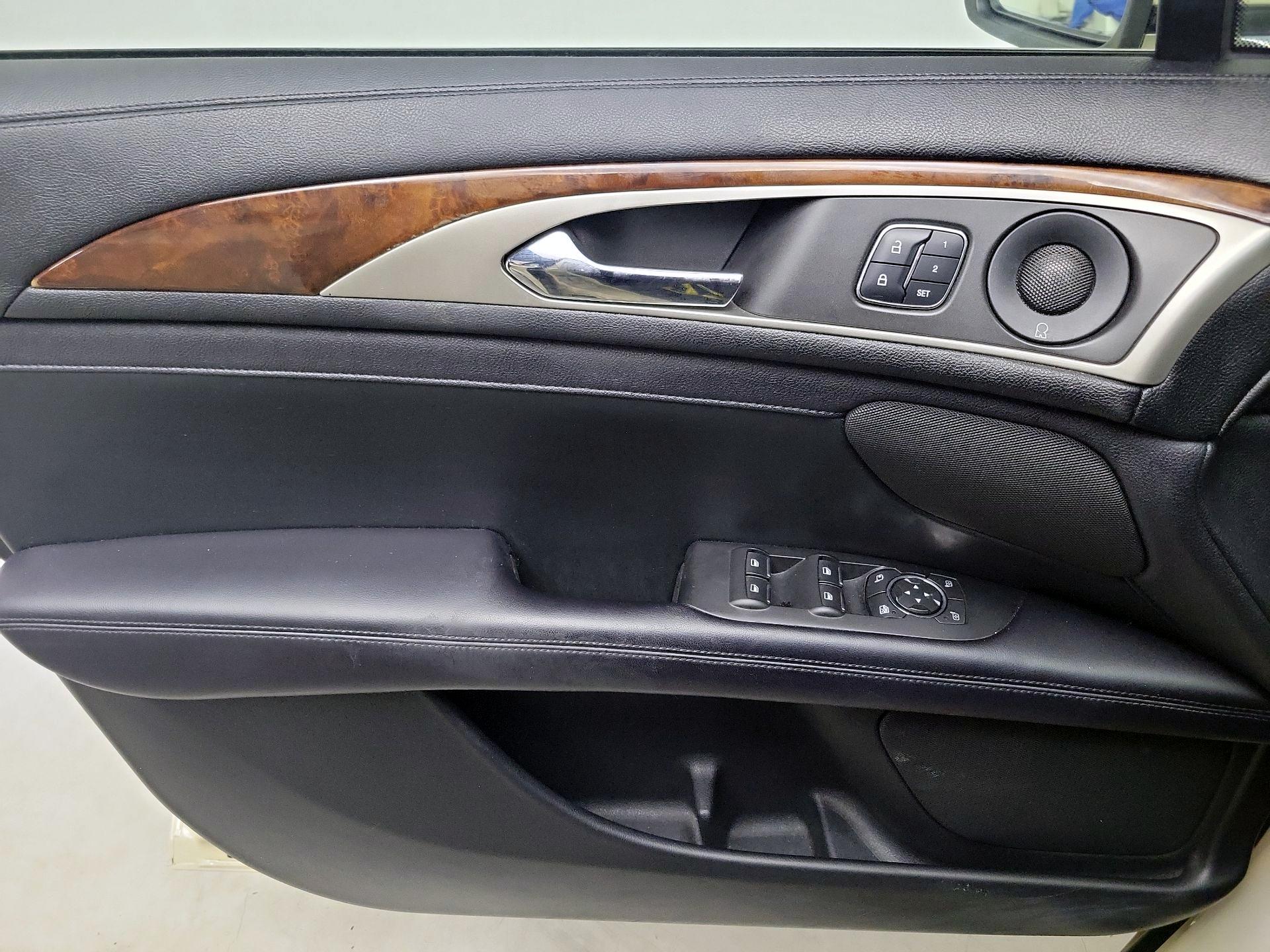 Thumbnail: 2018 Lincoln MKZ - 12