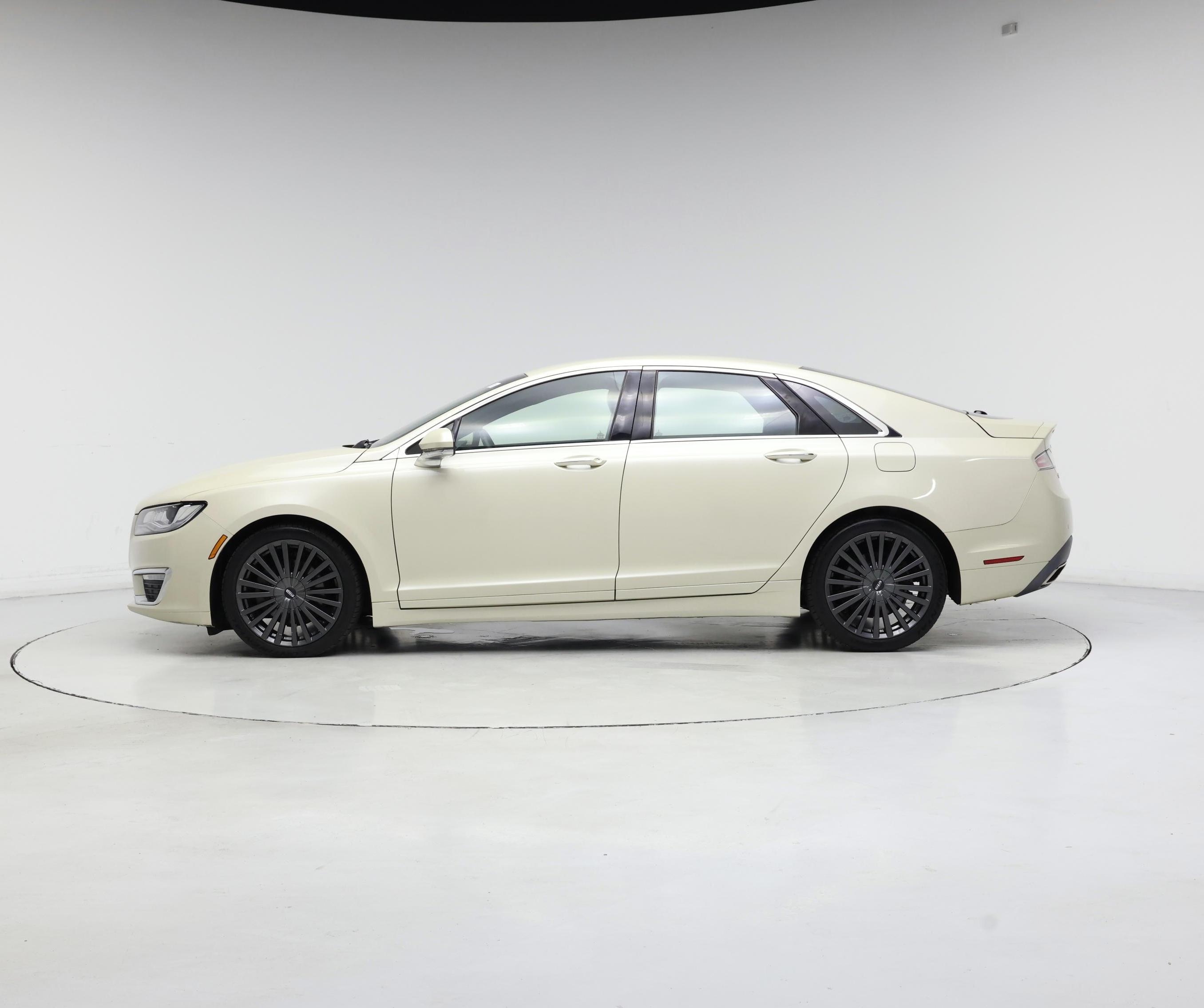 Thumbnail: 2018 Lincoln MKZ - 3