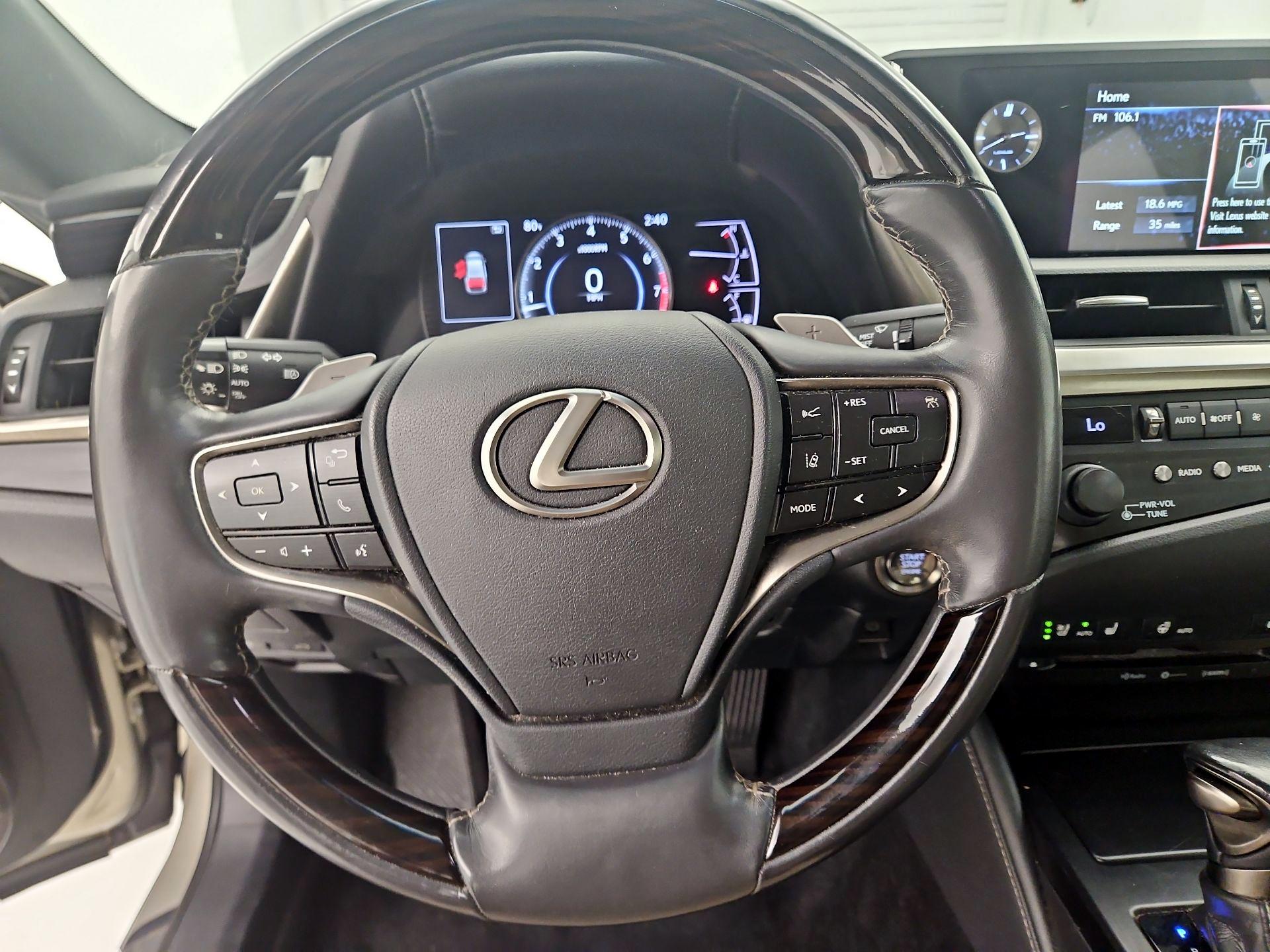 Thumbnail: 2020 Lexus ES - 10