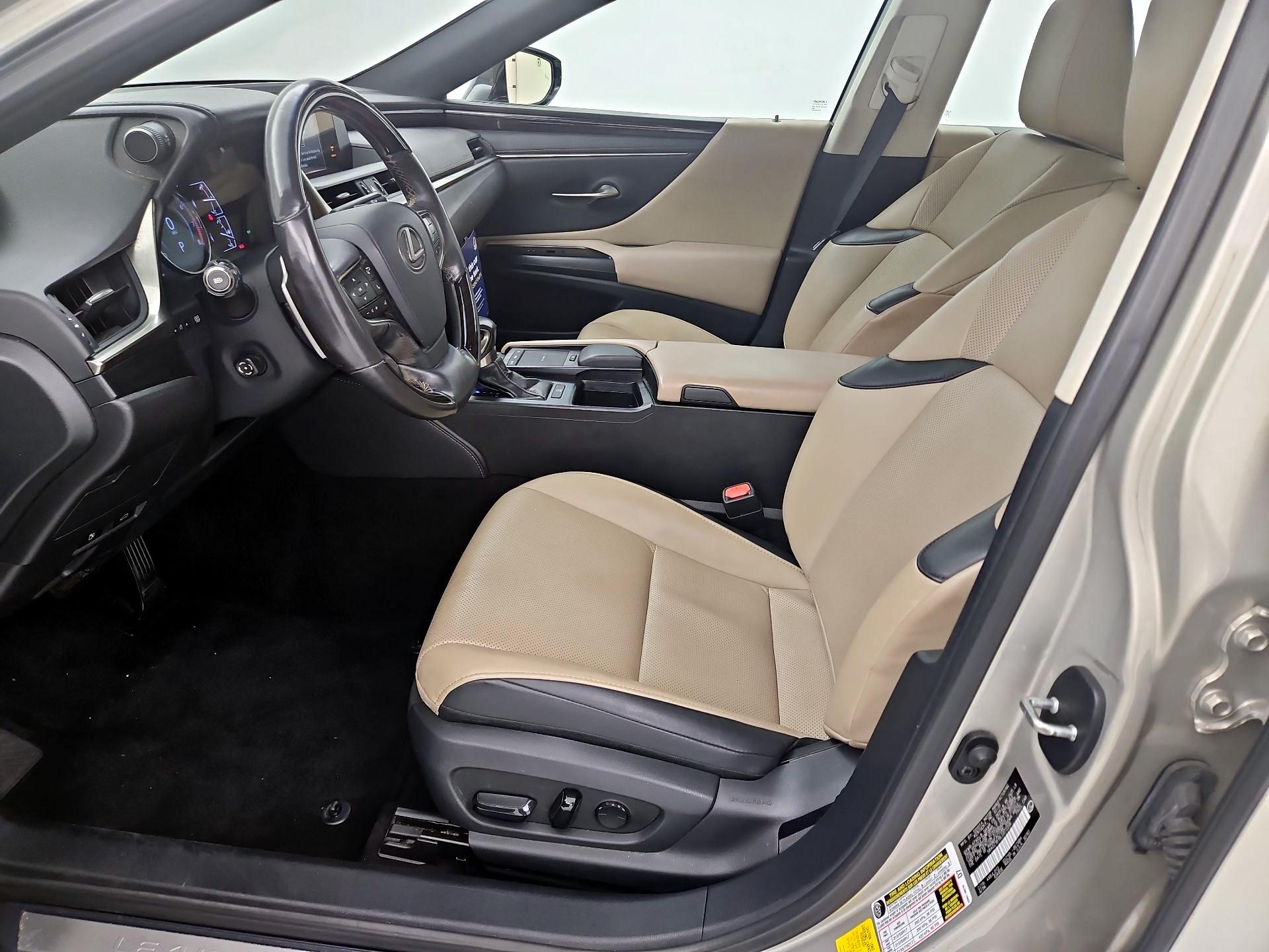 Thumbnail: 2020 Lexus ES - 11