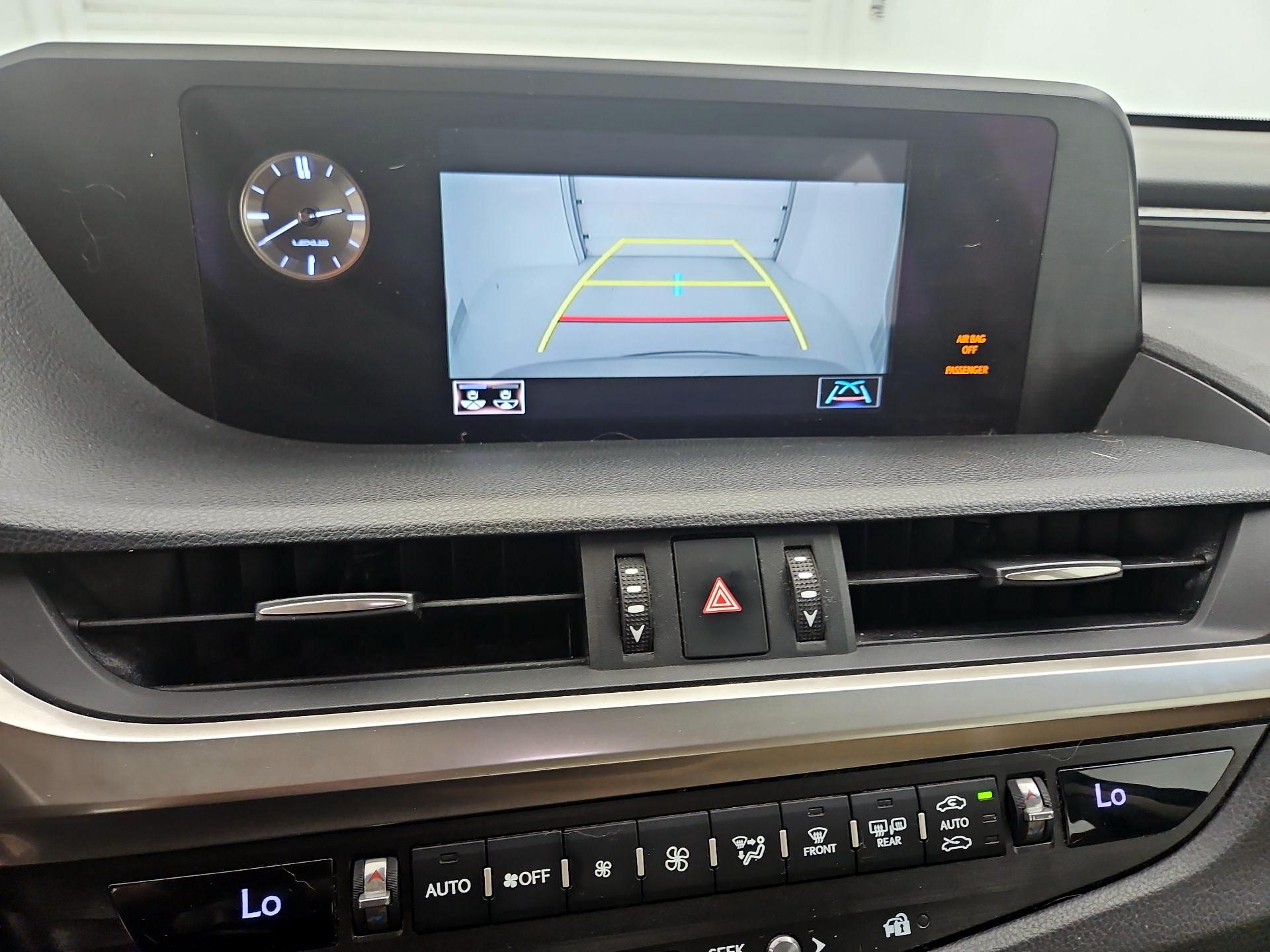 Thumbnail: 2020 Lexus ES - 14