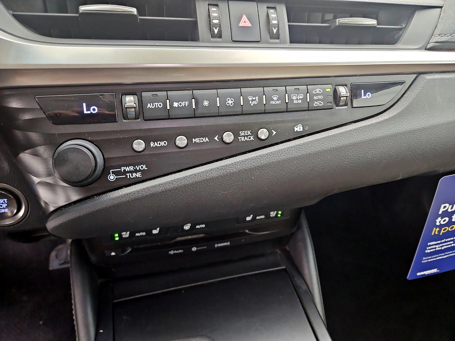 Thumbnail: 2020 Lexus ES - 16