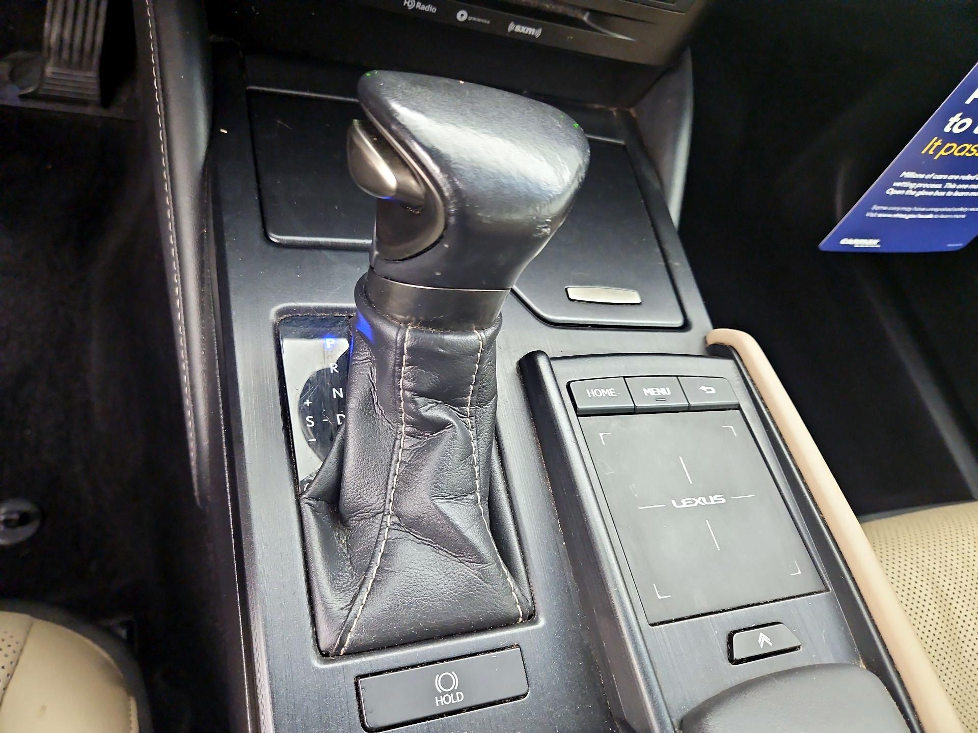 Thumbnail: 2020 Lexus ES - 17
