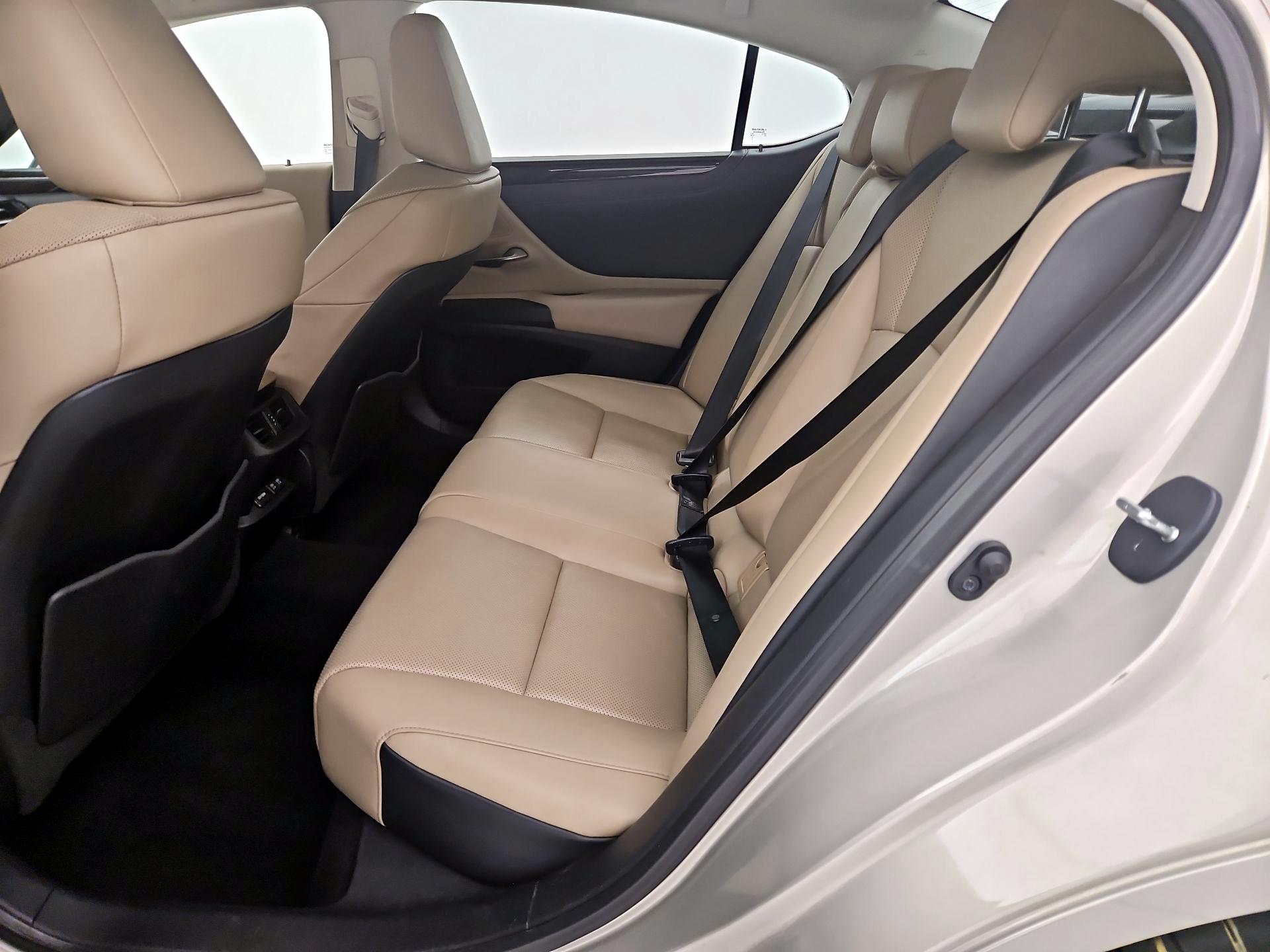 Thumbnail: 2020 Lexus ES - 20