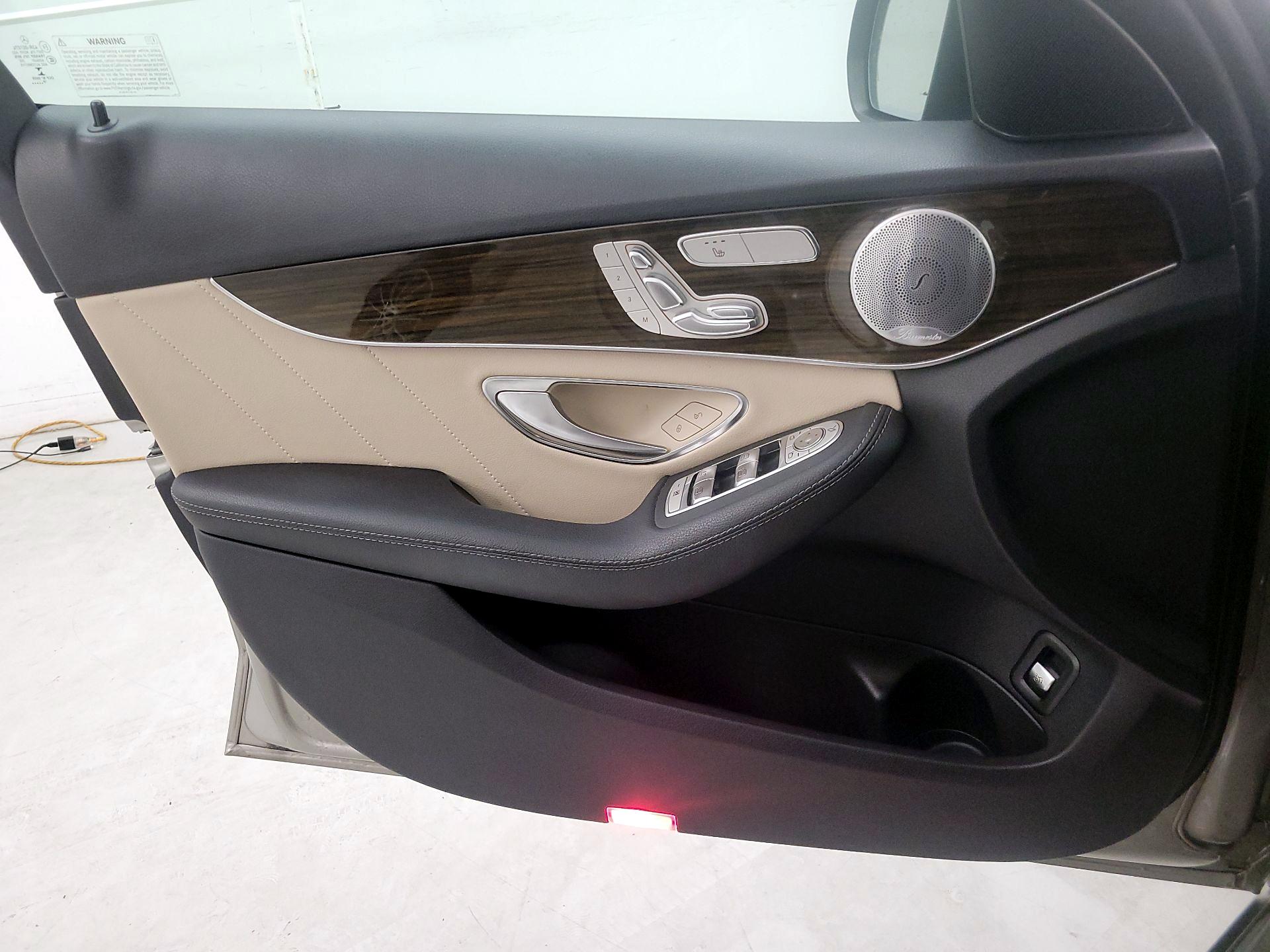 Thumbnail: 2020 Mercedes-Benz C-Class - 10