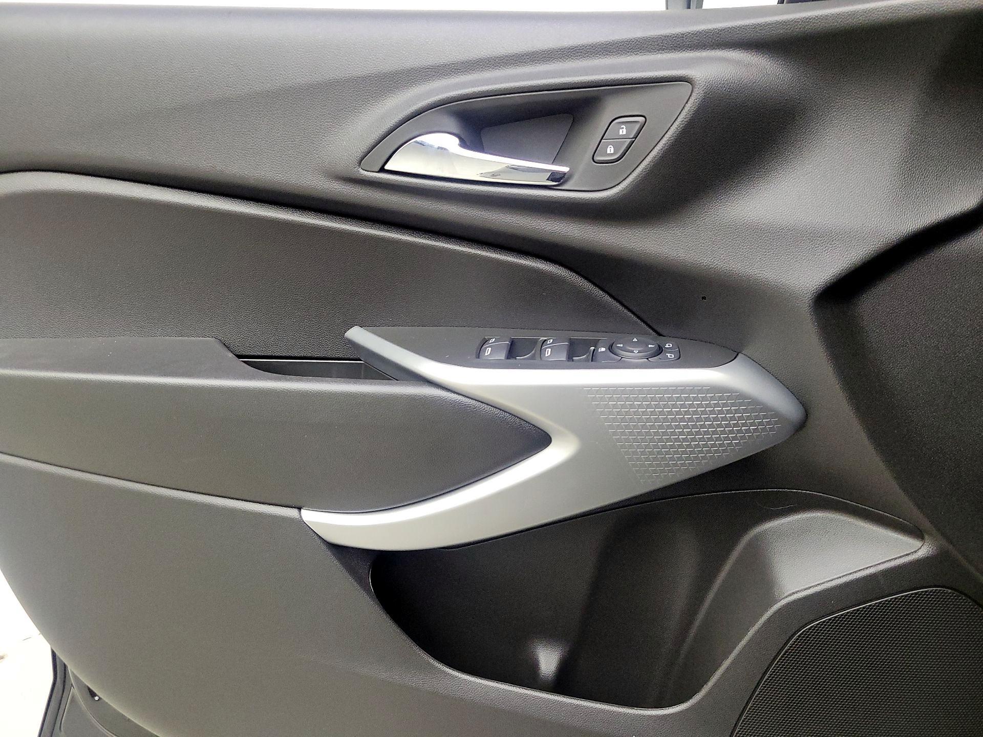 Thumbnail: 2025 Chevrolet Trax - 12