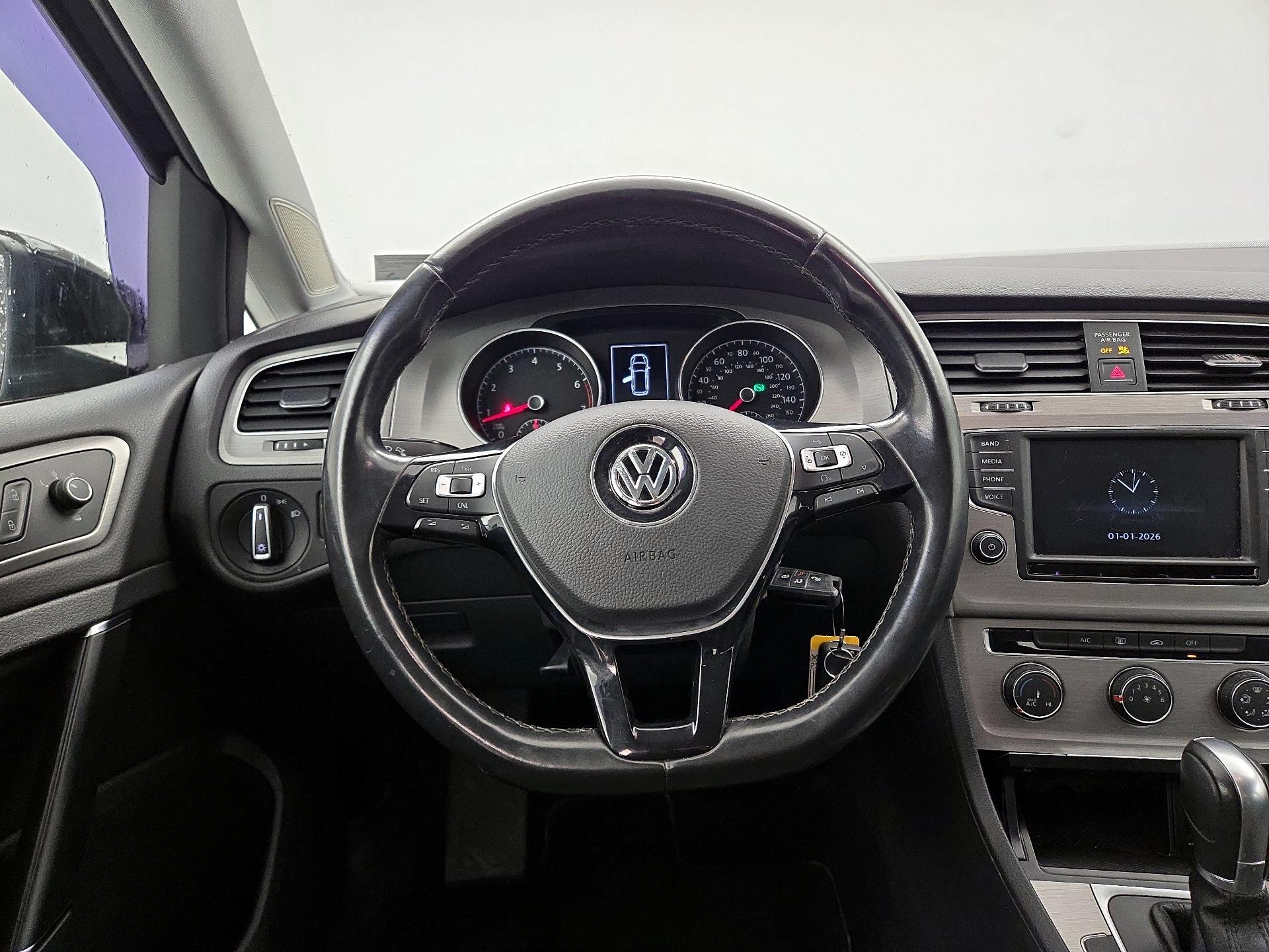 Thumbnail: 2016 Volkswagen Golf - 10