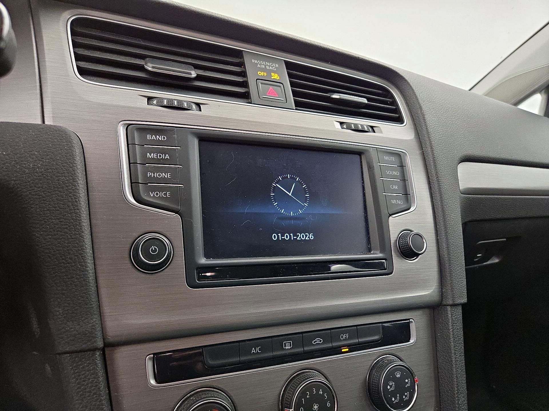 Thumbnail: 2016 Volkswagen Golf - 15