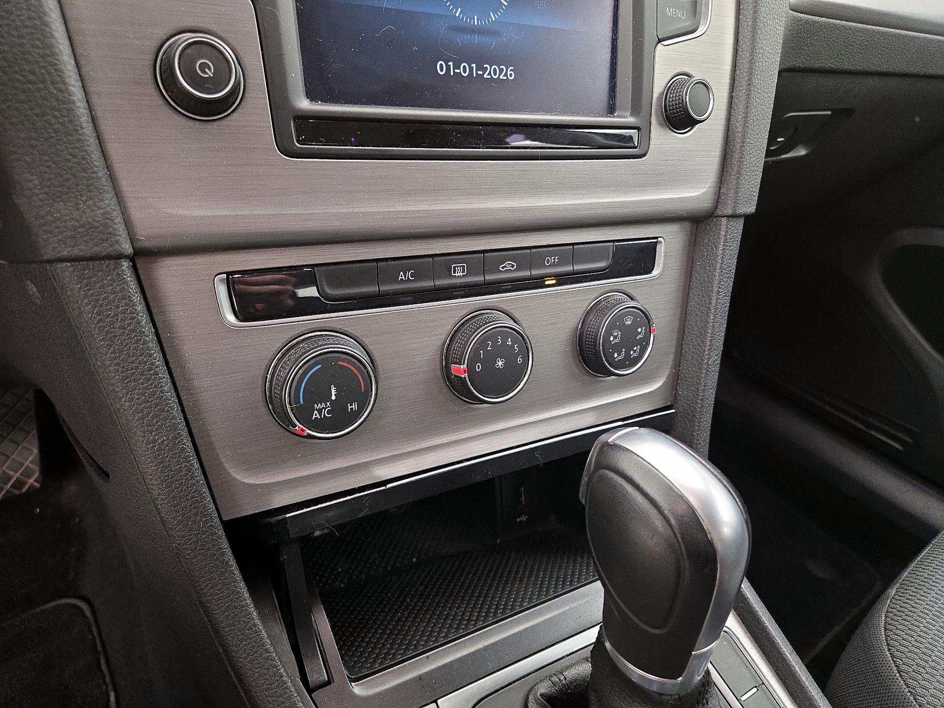 Thumbnail: 2016 Volkswagen Golf - 16