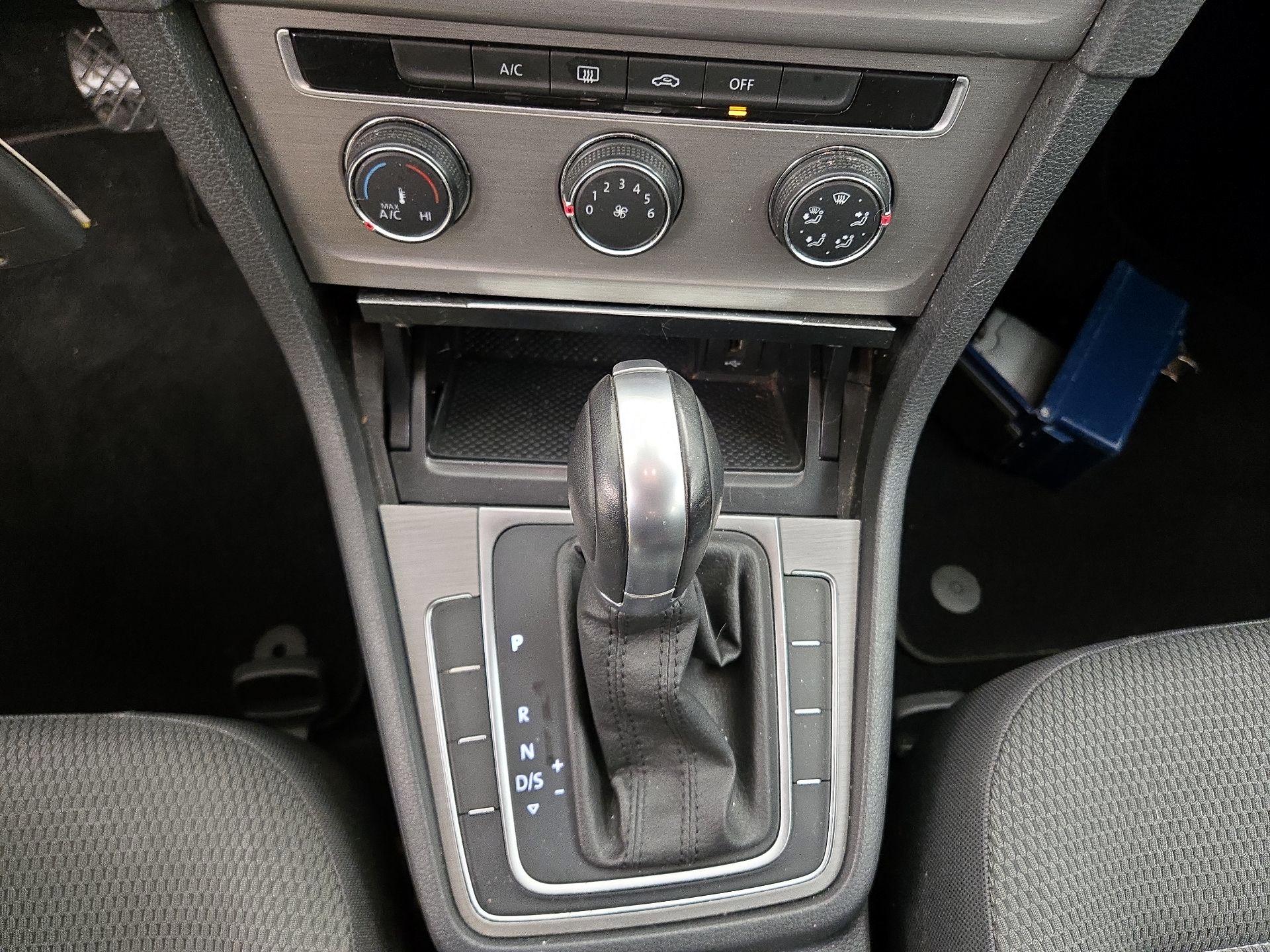 Thumbnail: 2016 Volkswagen Golf - 17