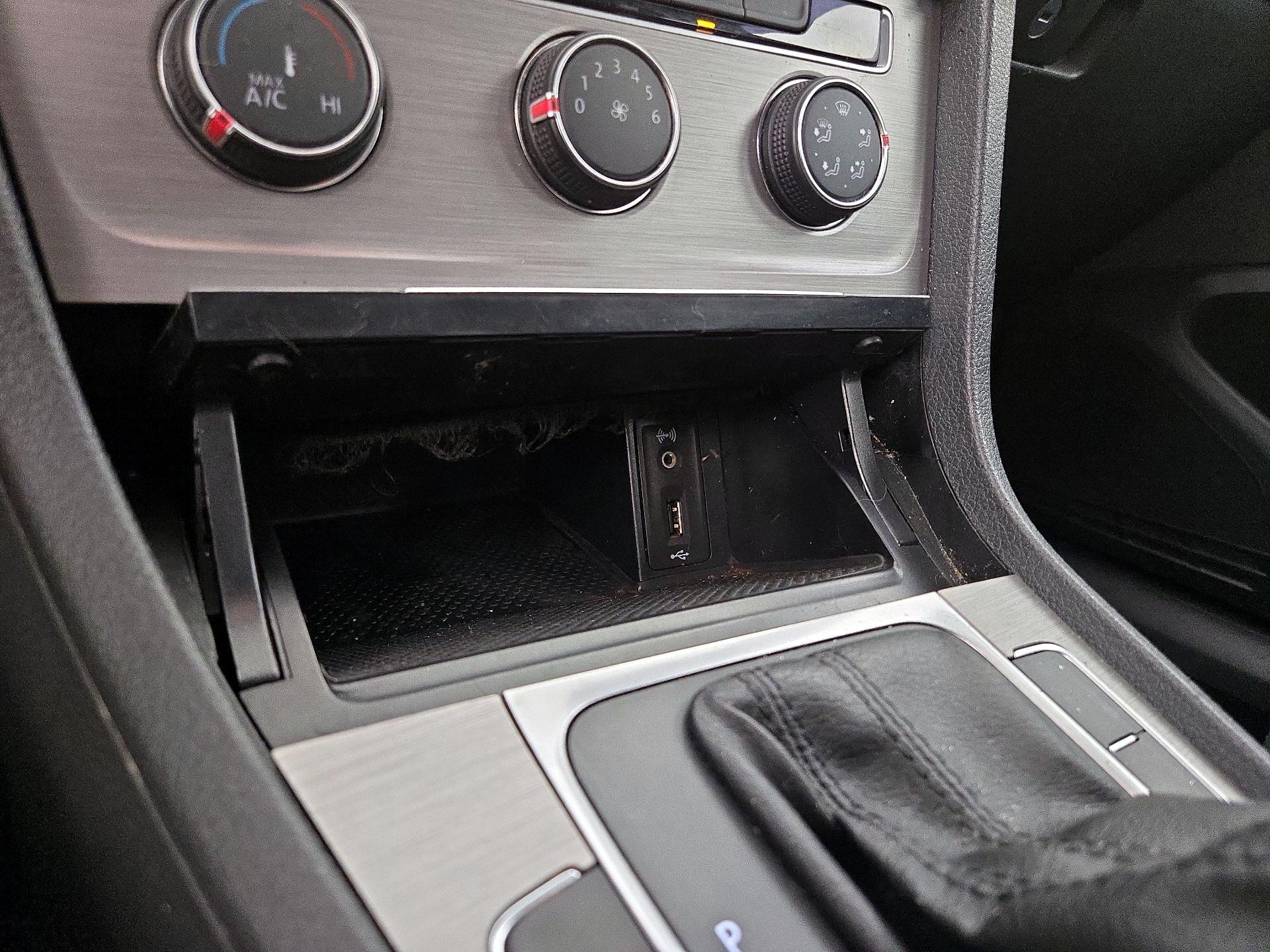 Thumbnail: 2016 Volkswagen Golf - 18