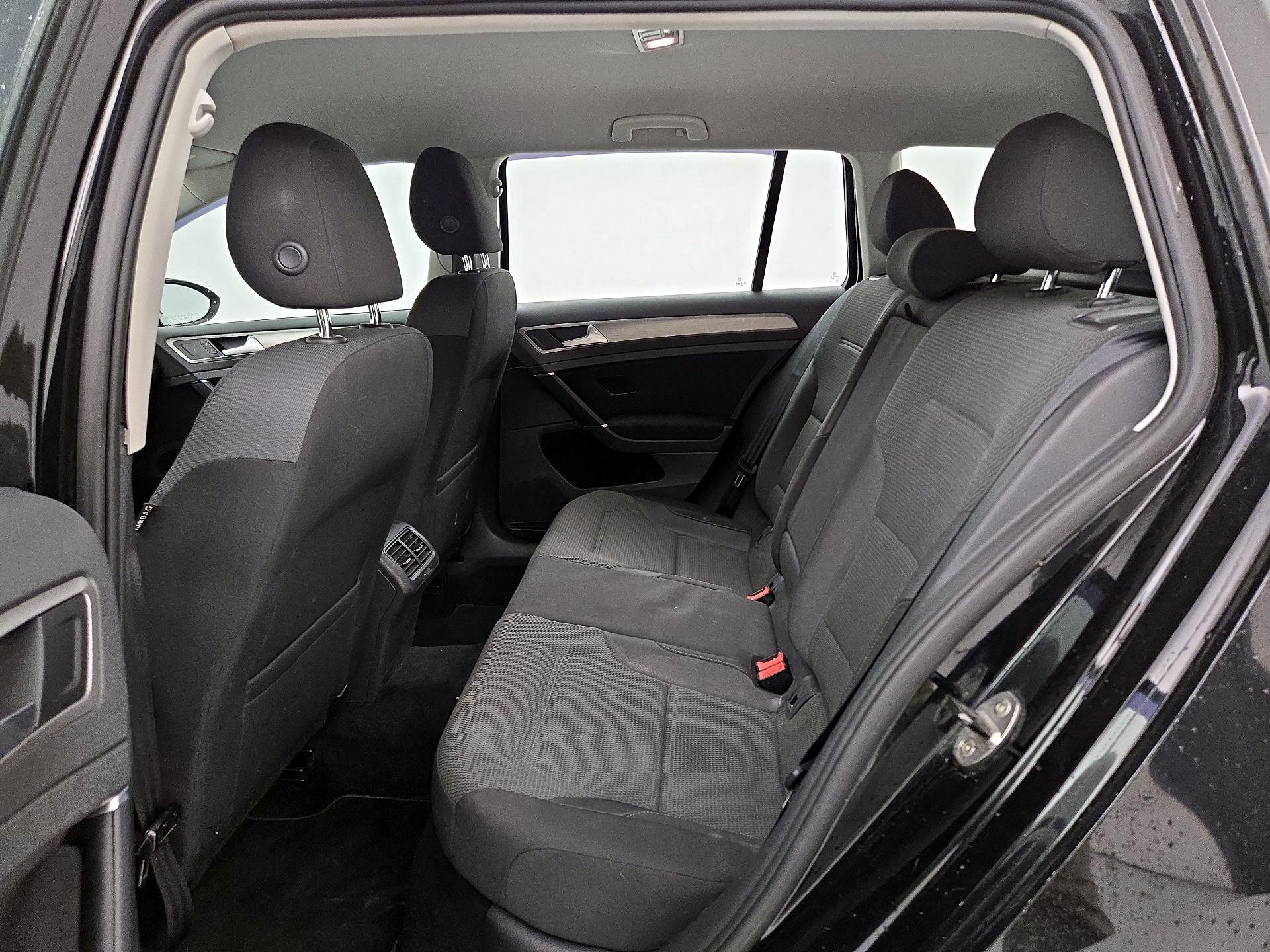 Thumbnail: 2016 Volkswagen Golf - 19