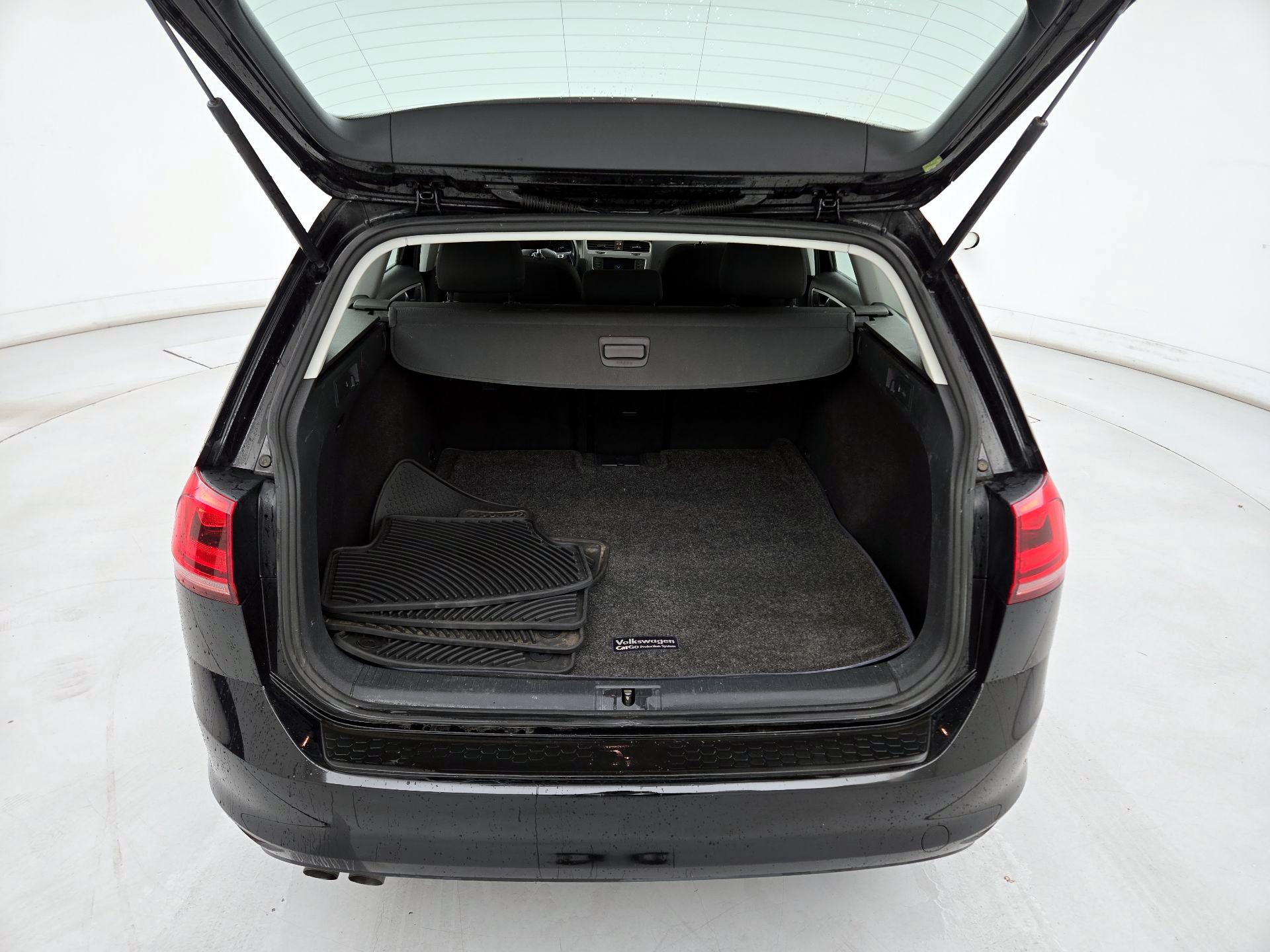 Thumbnail: 2016 Volkswagen Golf - 20