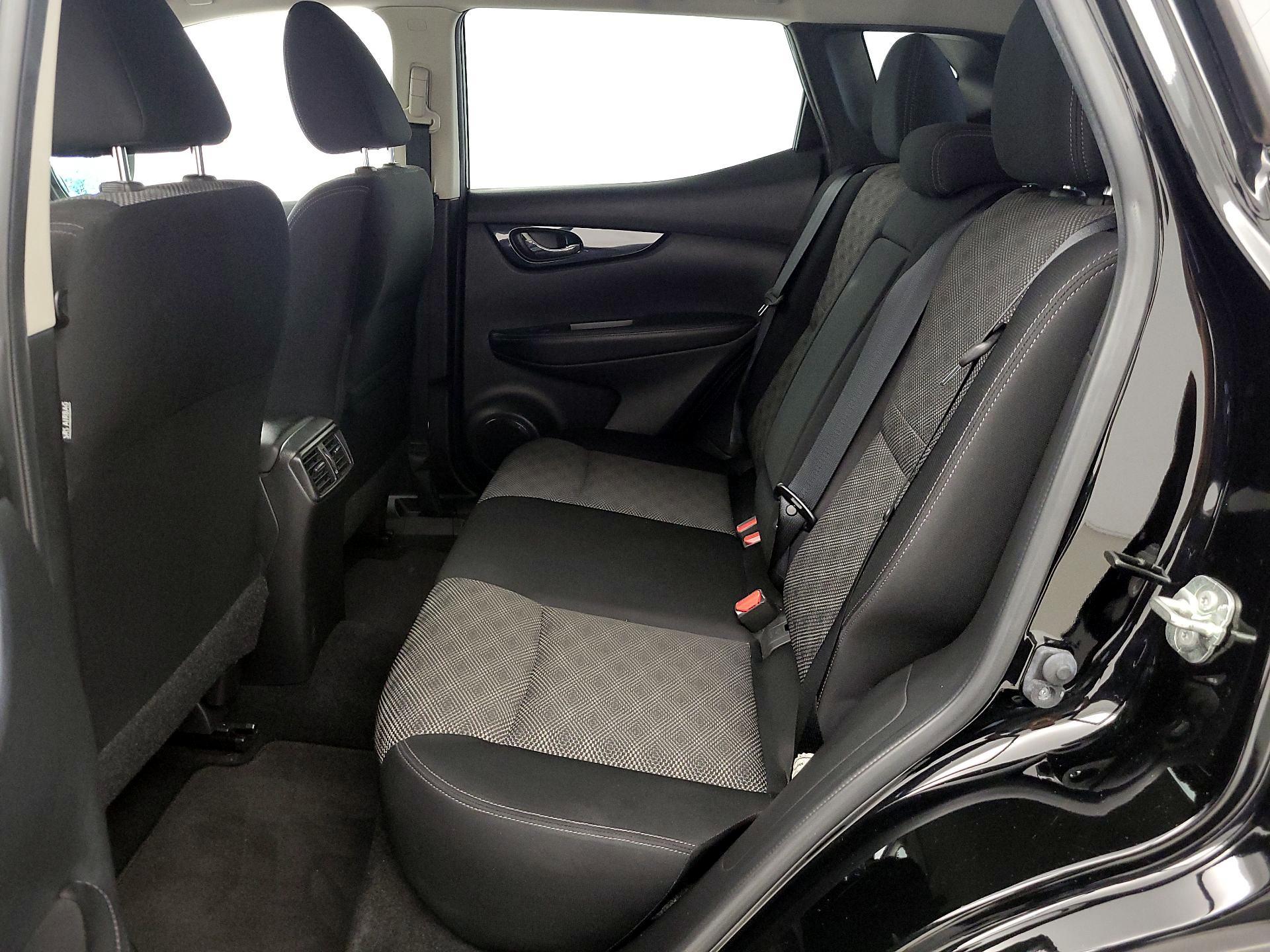 Thumbnail: 2019 Nissan Rogue Sport - 19