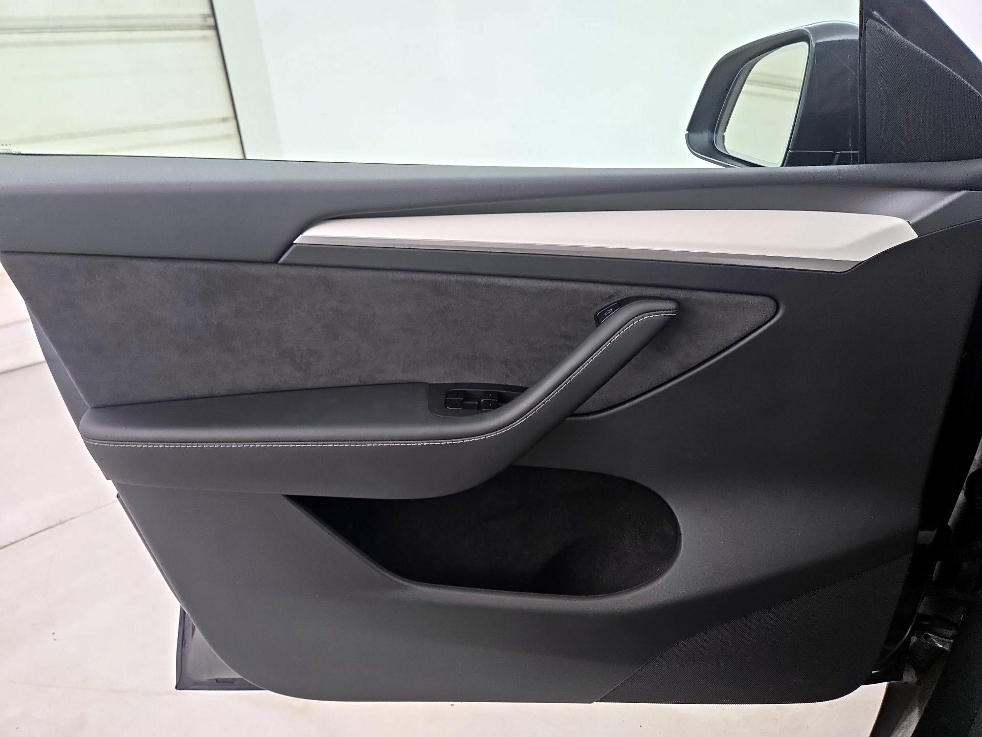 Thumbnail: 2025 Tesla Model Y - 12