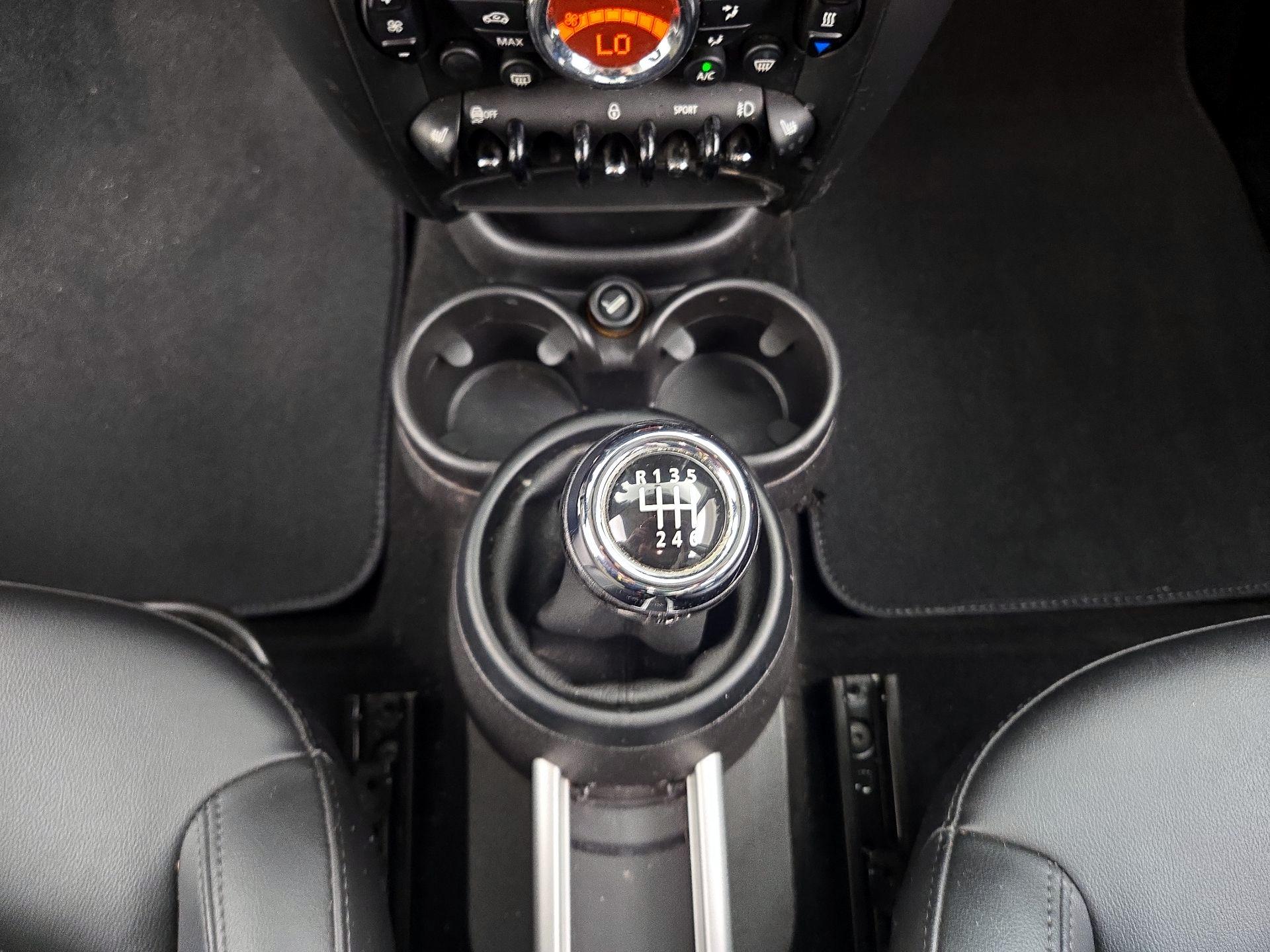 Thumbnail: 2015 MINI Cooper Countryman - 15